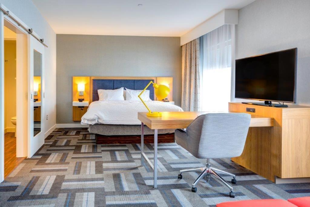 Hampton Inn & Suites Boston/Waltham photo 44