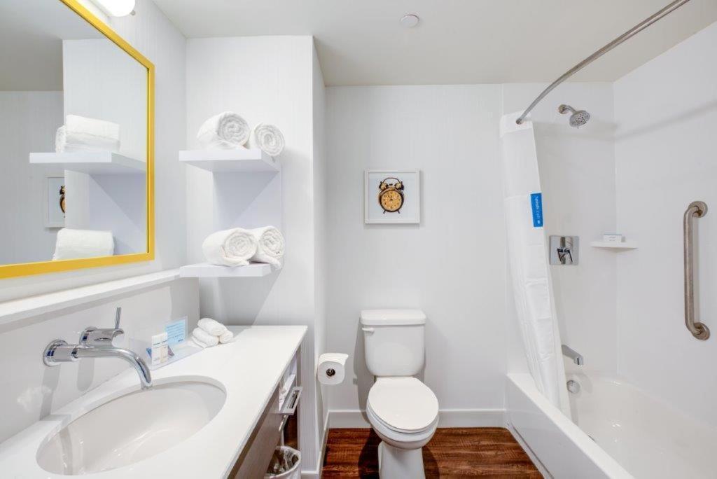 Hampton Inn & Suites Boston/Waltham photo 48