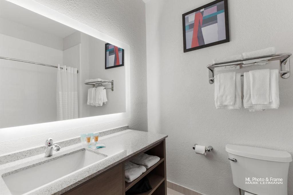 Comfort Suites Laredo - Nuevo Laredo photo 30