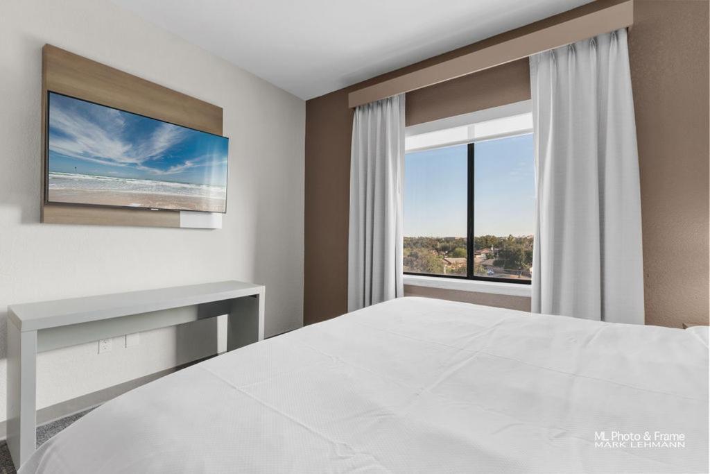 Comfort Suites Laredo - Nuevo Laredo photo 36