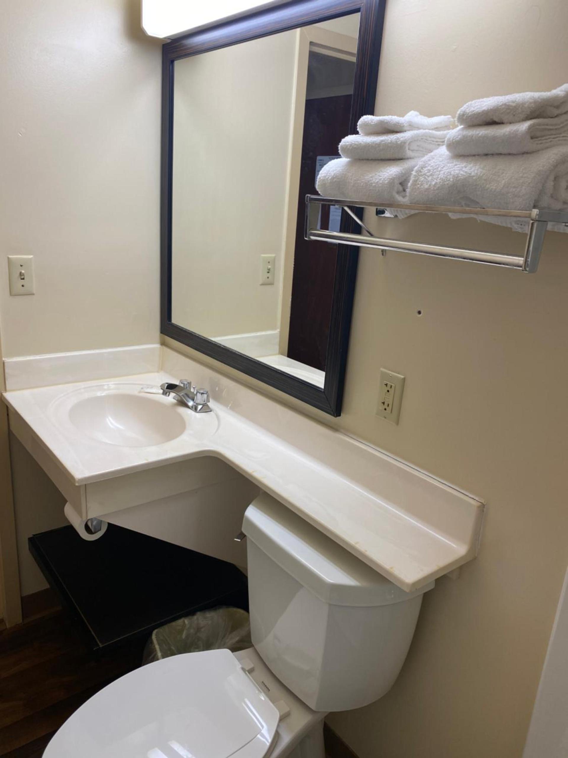 Suburban Studios Auburn Hills - Detroit photo 15