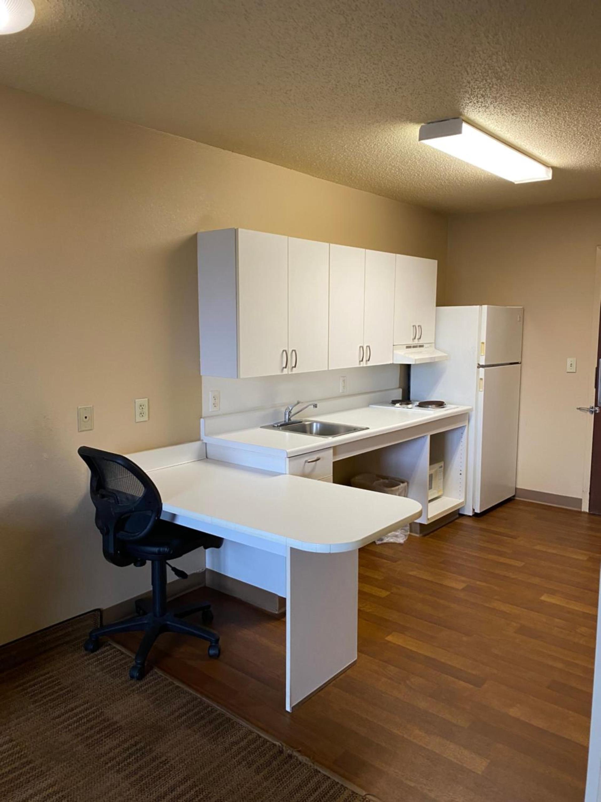 Suburban Studios Auburn Hills - Detroit photo 17