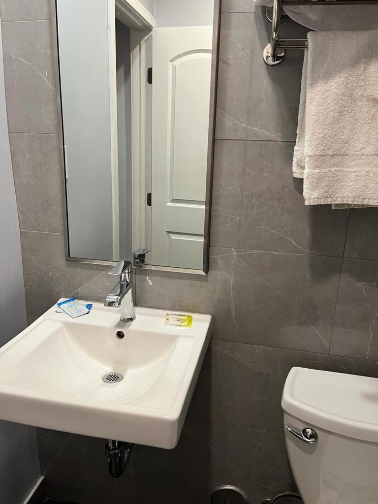 Budget inn Whittier photo 2