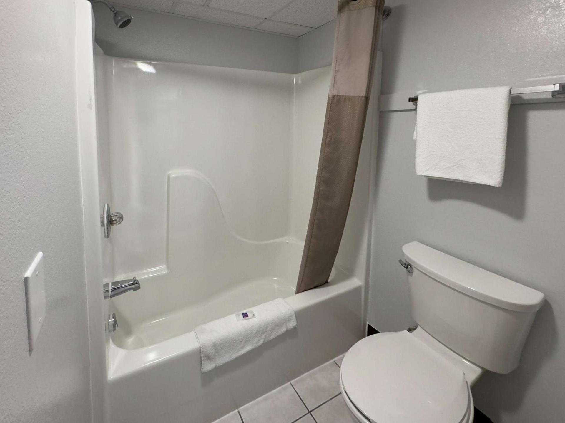 Motel 6-Dyersburg, TN photo 20