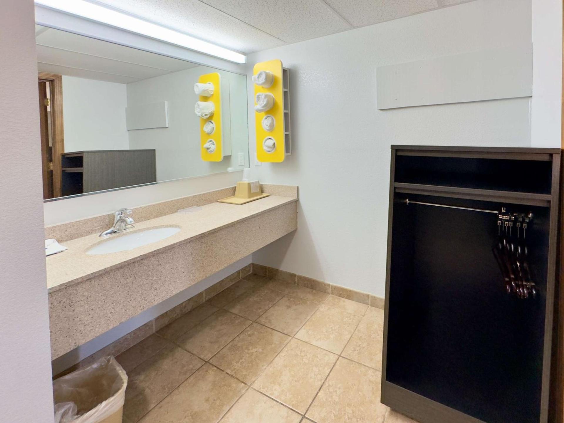 Motel 6-Dyersburg, TN photo 21