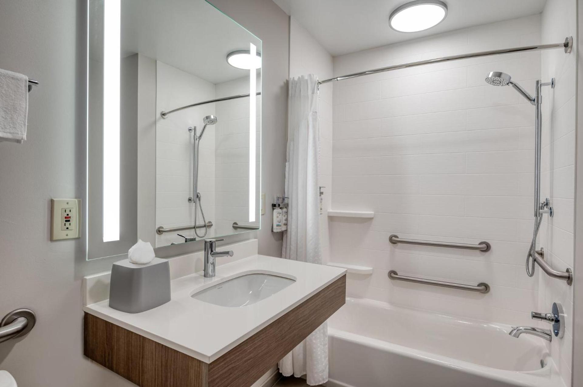 Holiday Inn Express & Suites Wadsworth by IHG photo 8