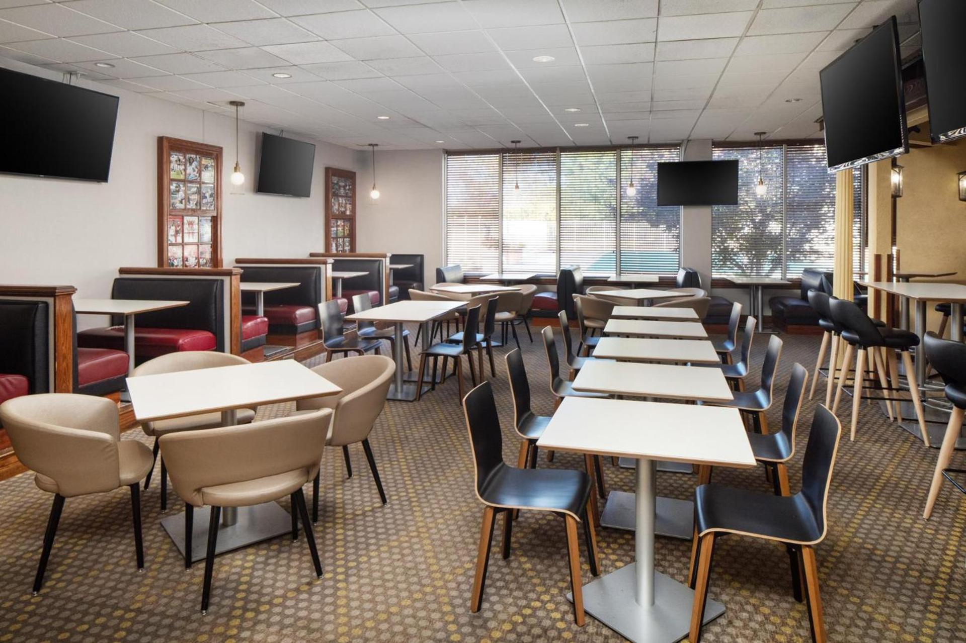 Holiday Inn Weirton-Steubenville Area photo 40