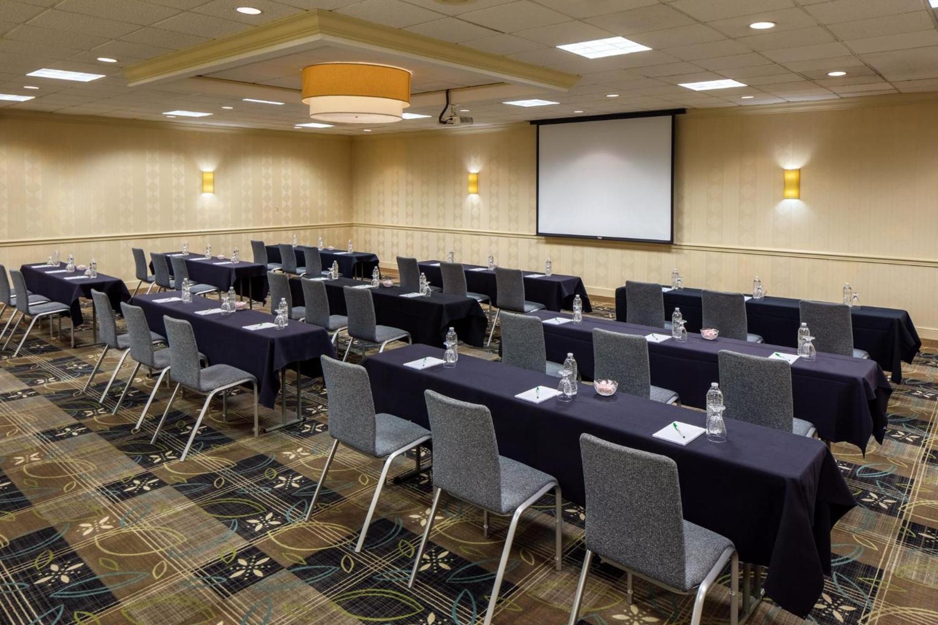 Holiday Inn Weirton-Steubenville Area photo 37