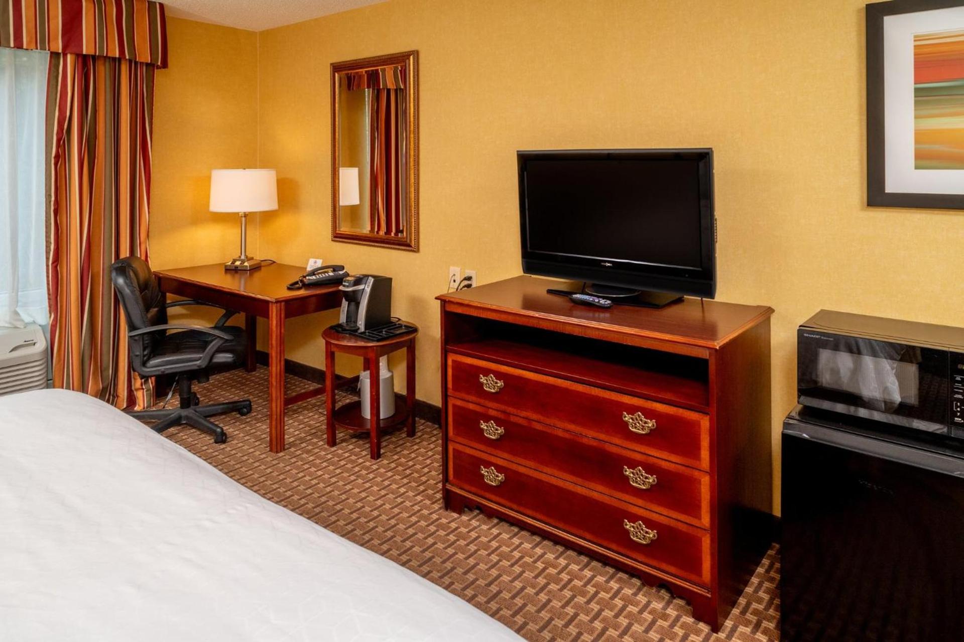 Holiday Inn Express and Suites Hazard by IHG photo 55