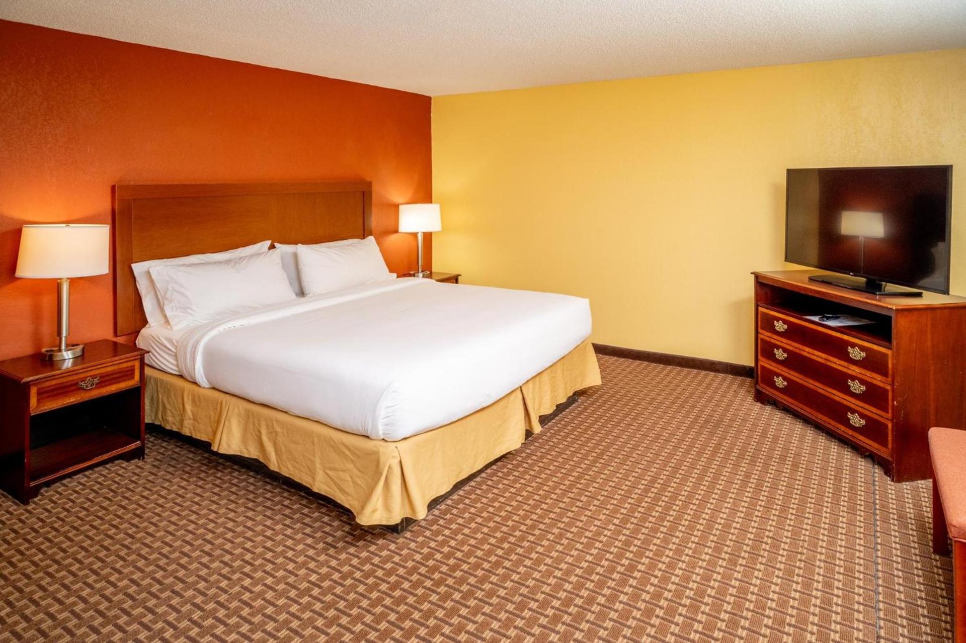 Holiday Inn Express and Suites Hazard by IHG photo 43