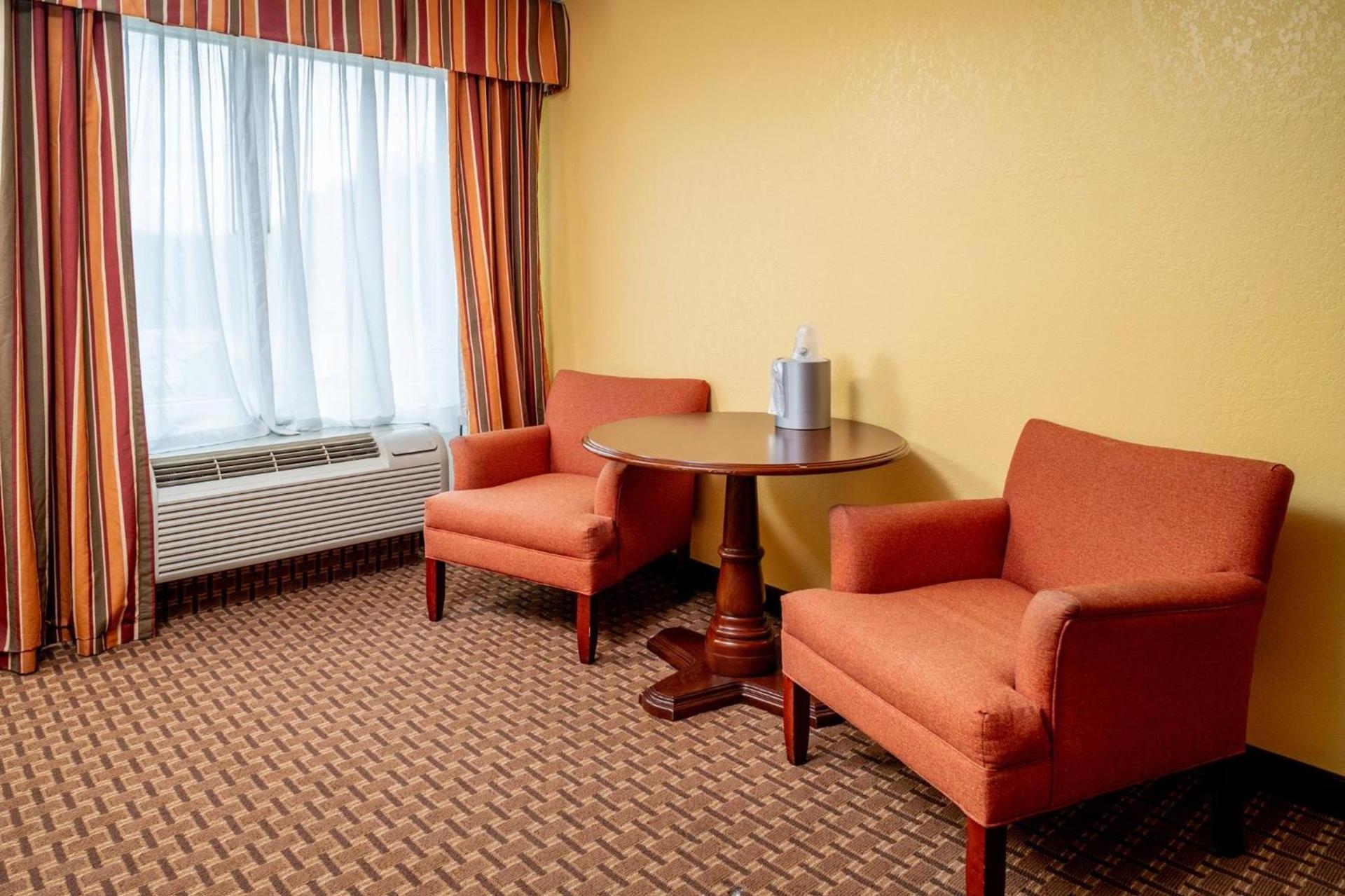 Holiday Inn Express and Suites Hazard by IHG photo 53
