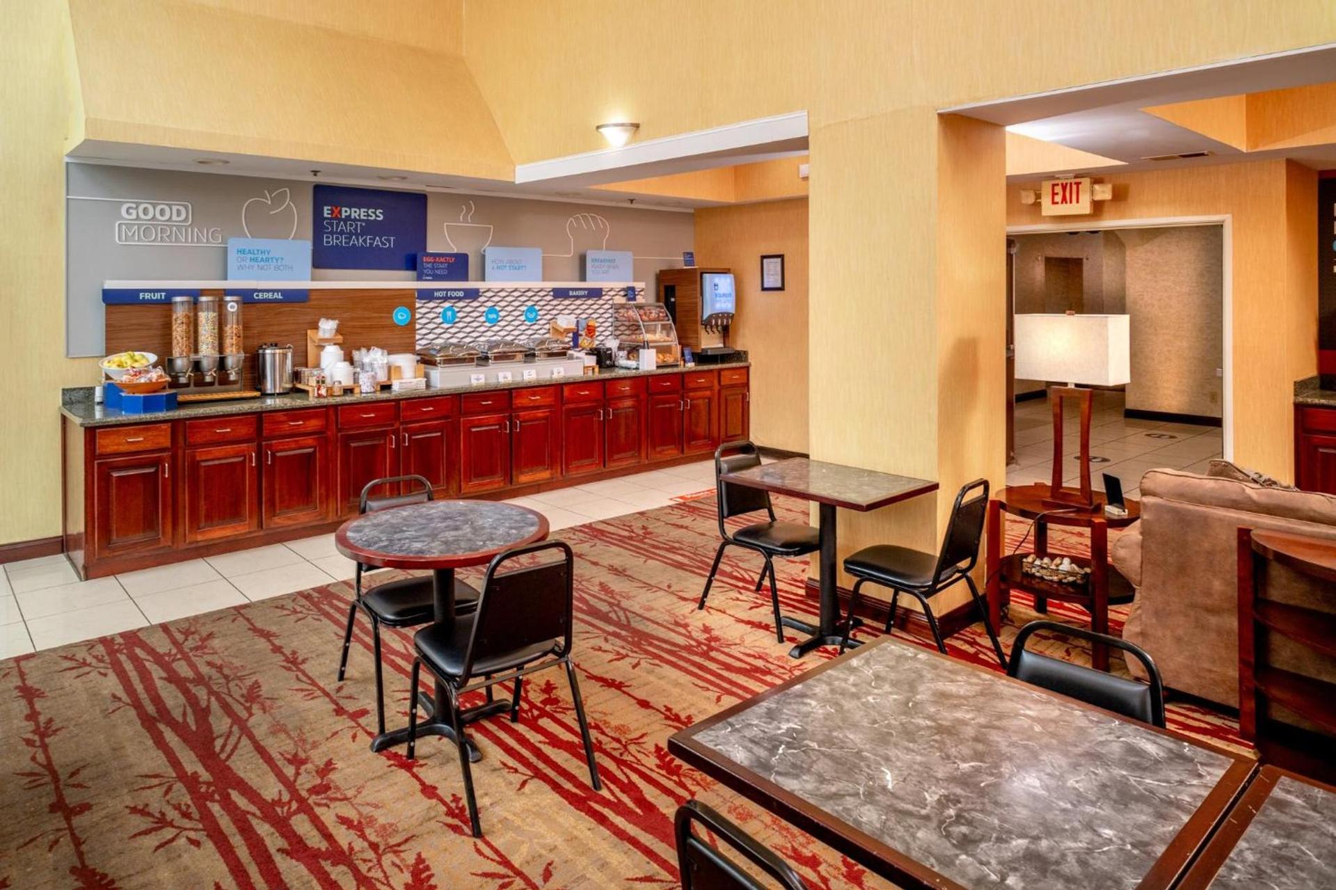 Holiday Inn Express and Suites Hazard by IHG photo 28