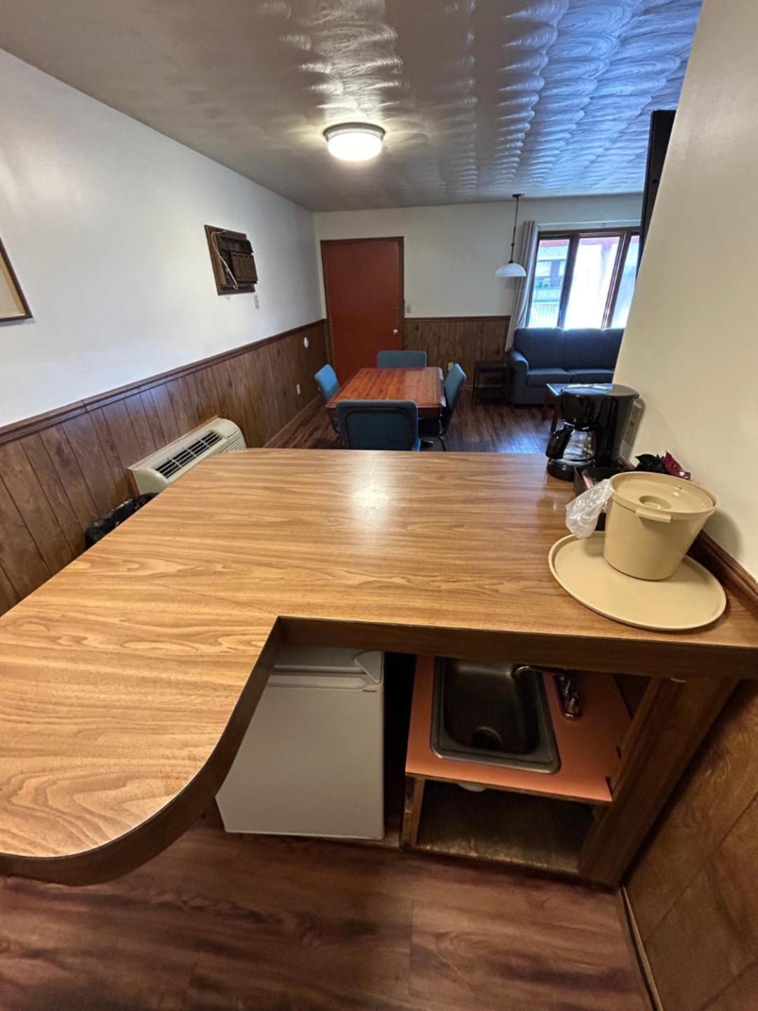 Valley Inn and Suites photo 11
