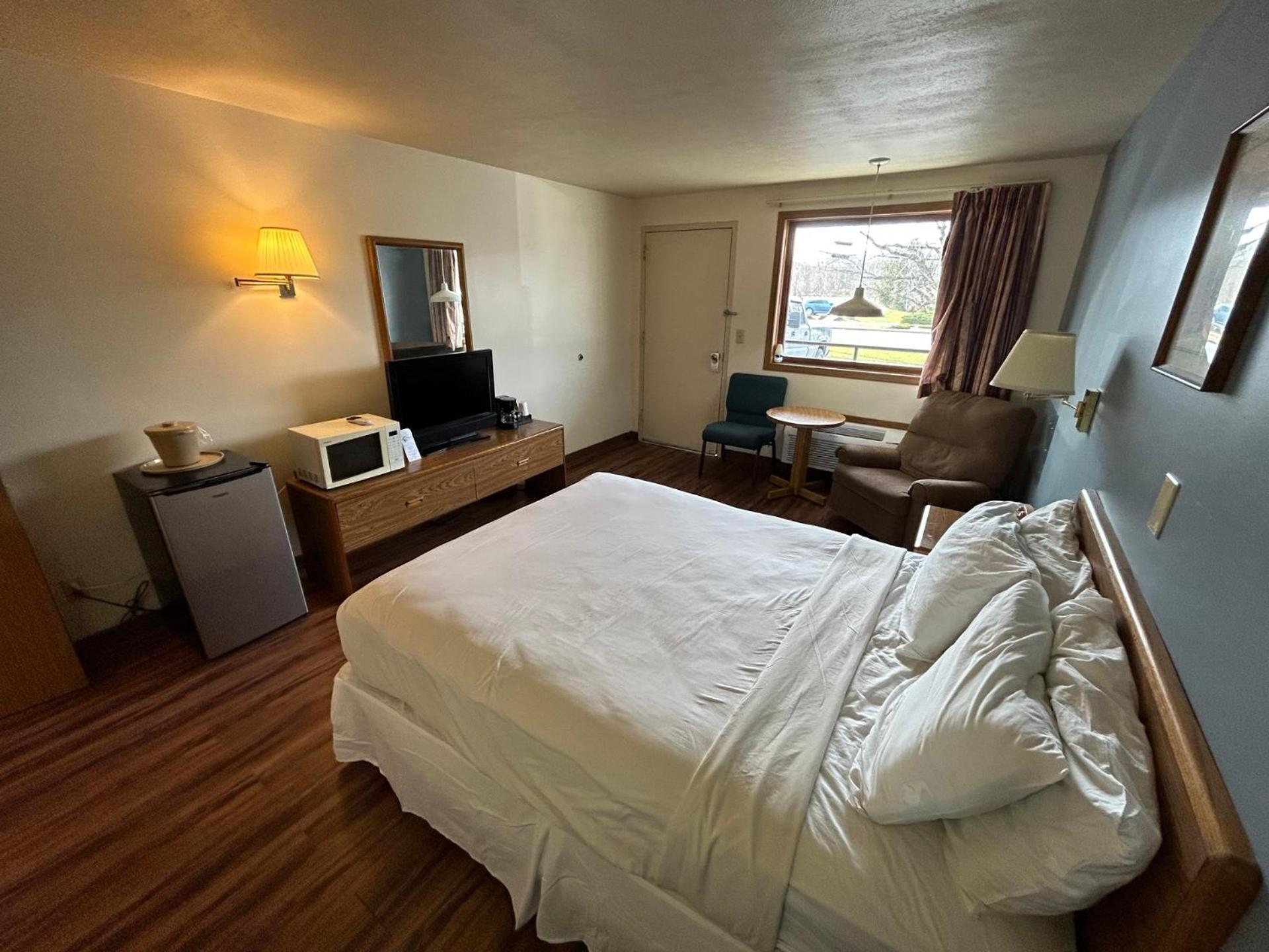 Valley Inn and Suites photo 8