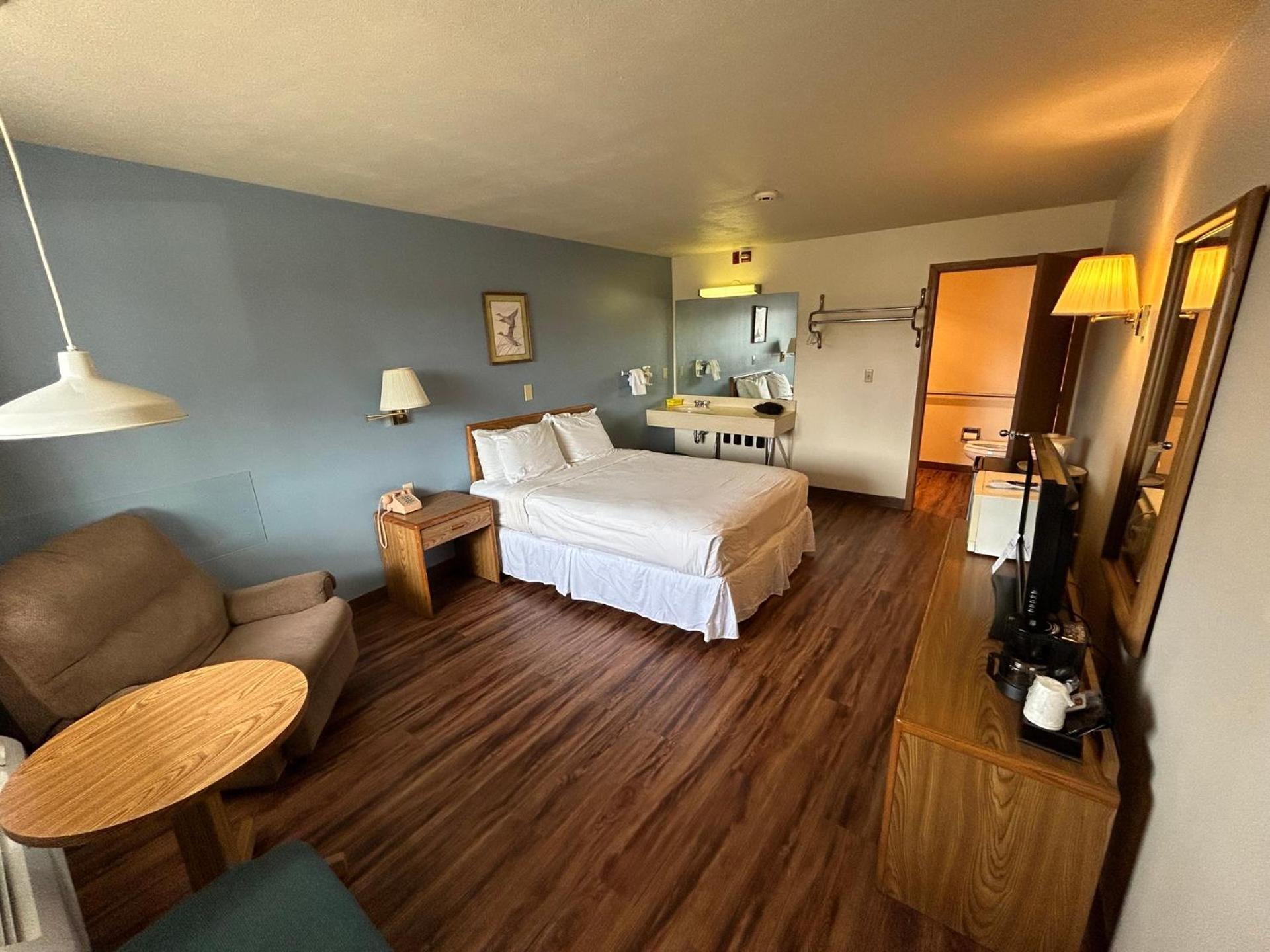 Valley Inn and Suites photo 10