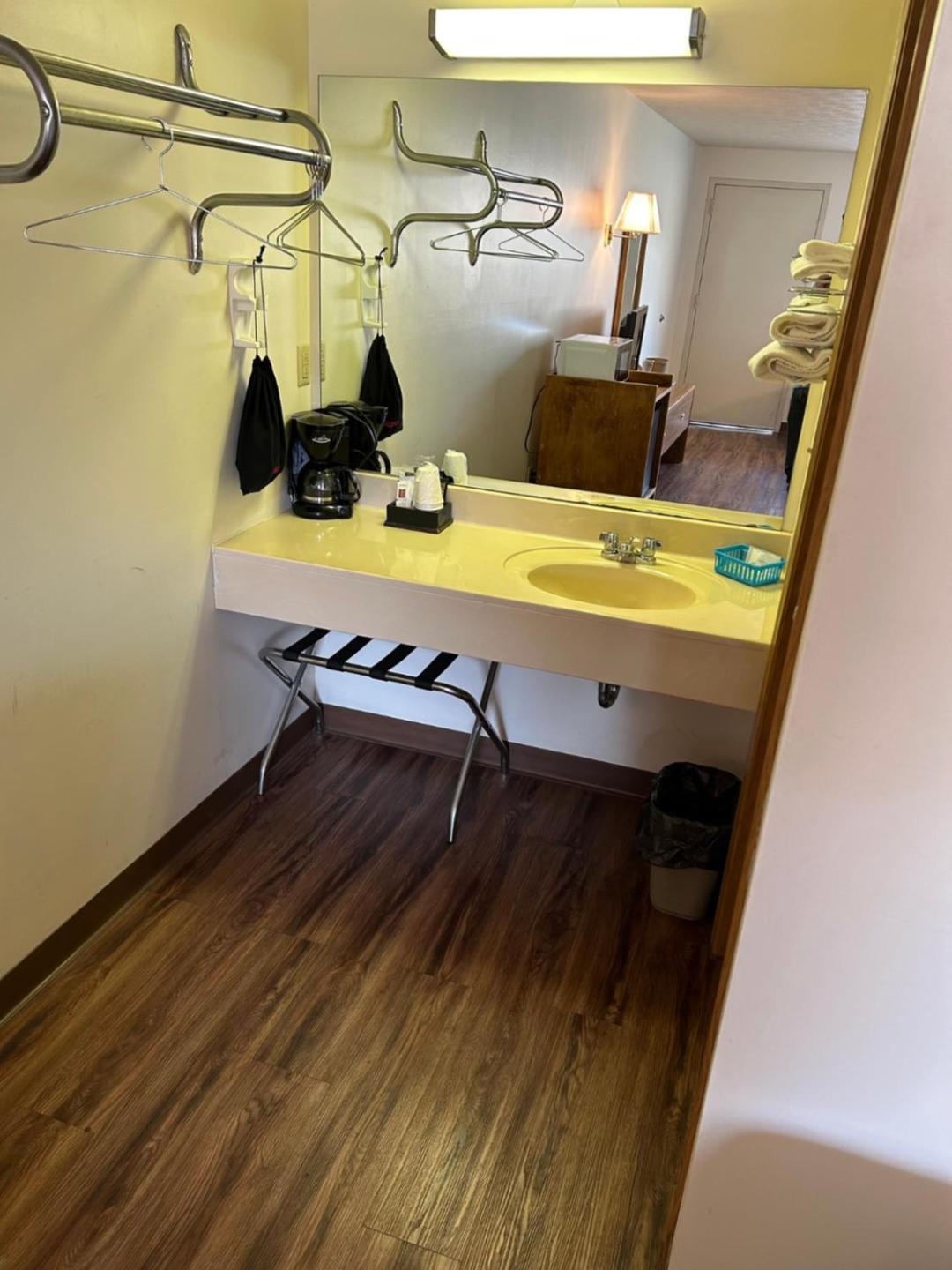 Valley Inn and Suites photo 26