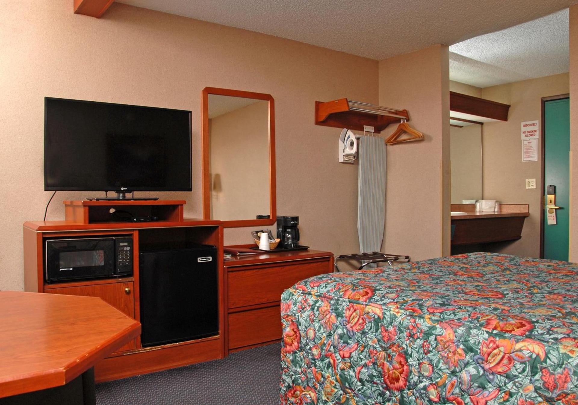 Redmond Inn photo 30
