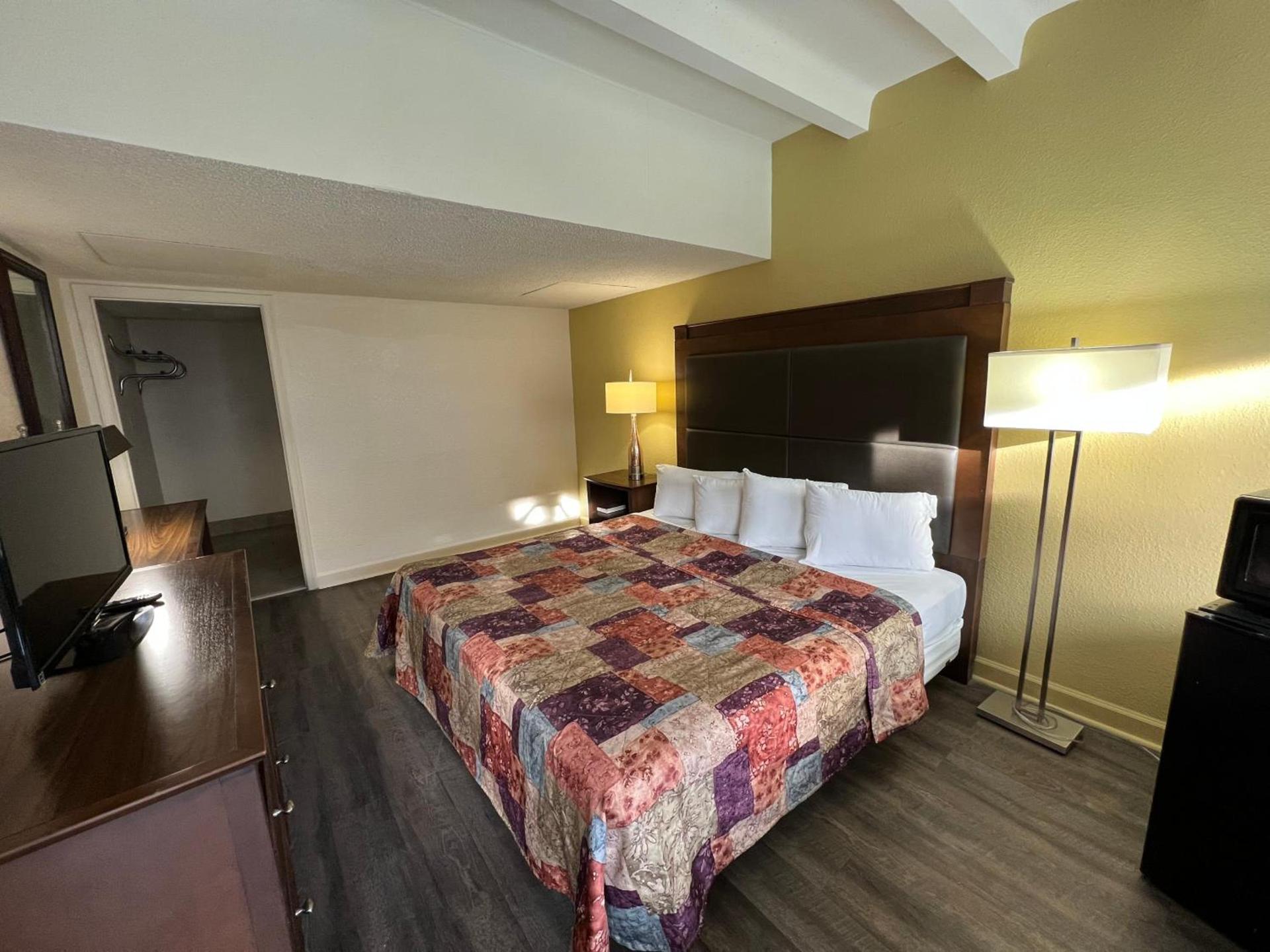 James River Inn & Suites photo 13