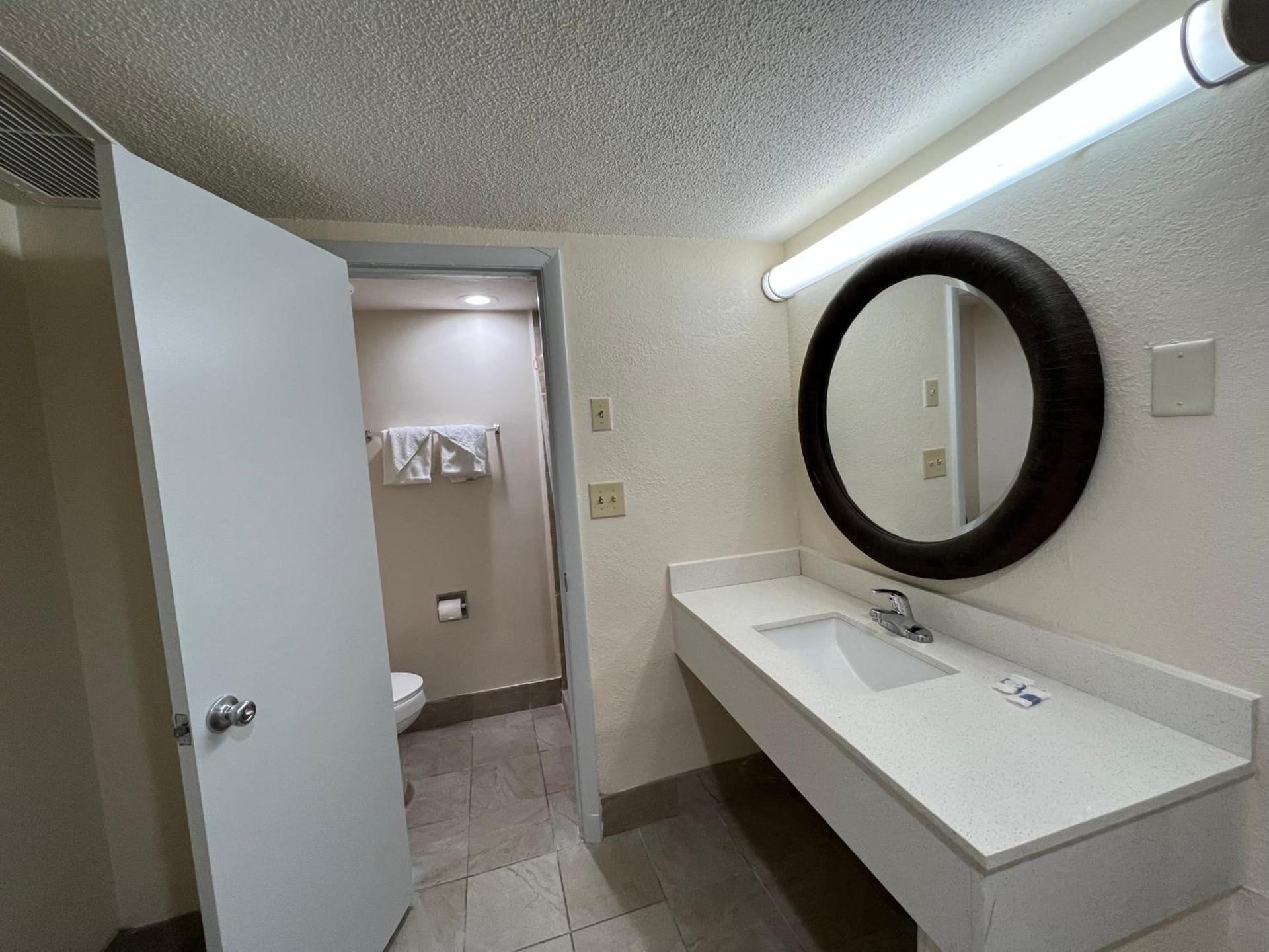 James River Inn & Suites photo 20