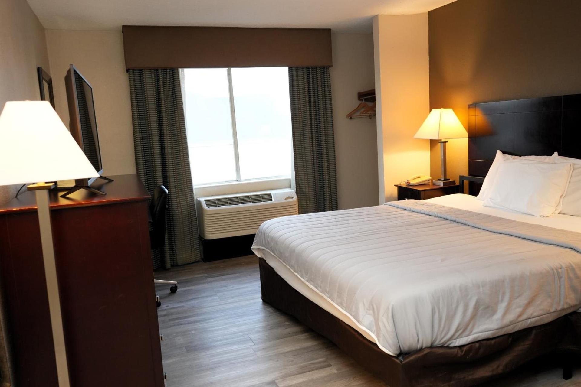 Copley Inn & Suites By OYO Akron OH photo 17