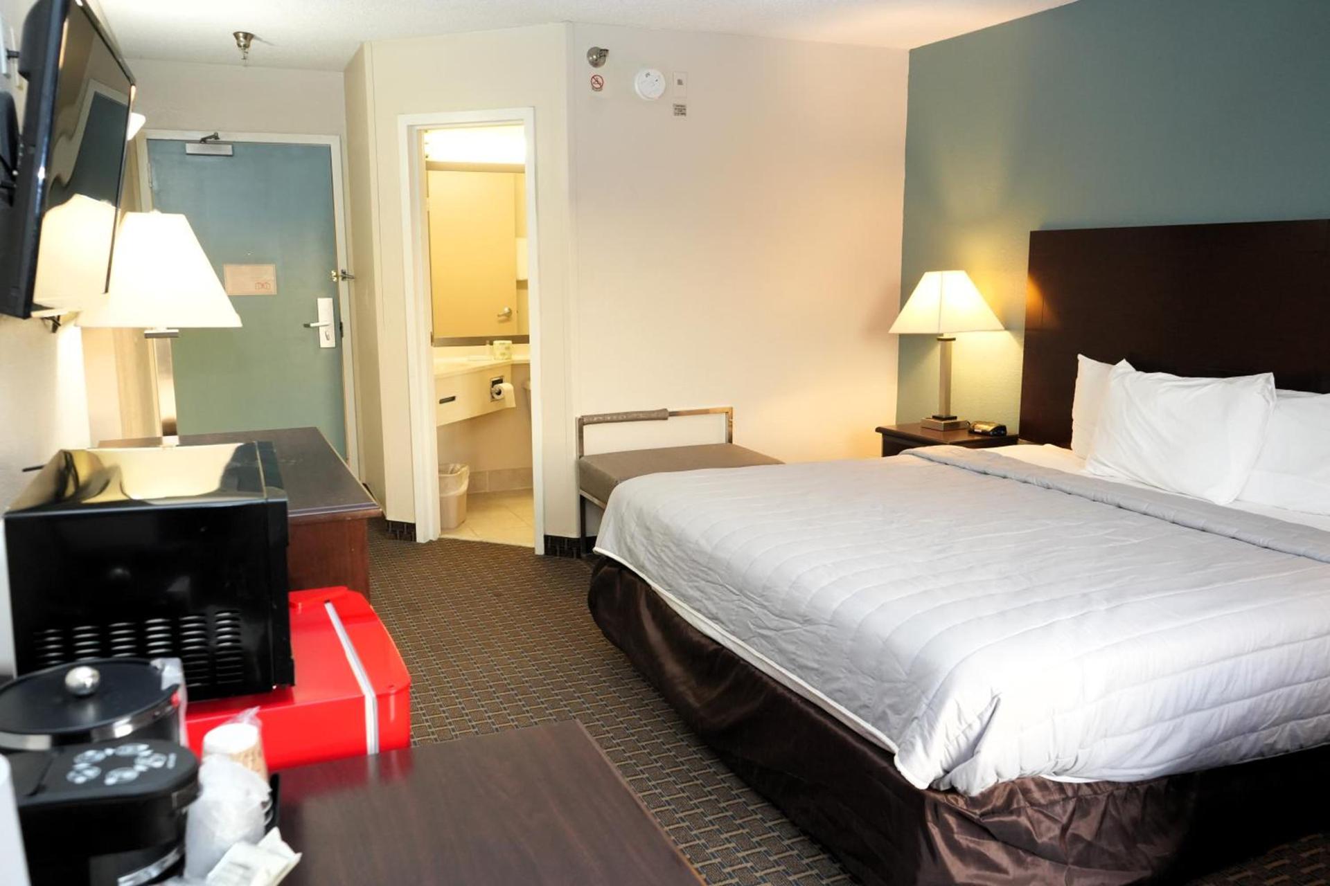 Copley Inn & Suites By OYO Akron OH photo 28