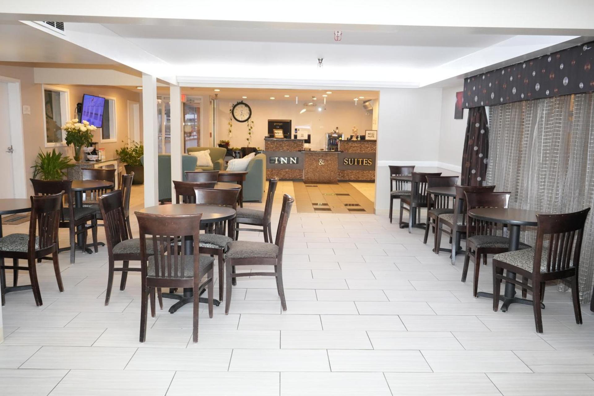Copley Inn & Suites By OYO Akron OH photo 20