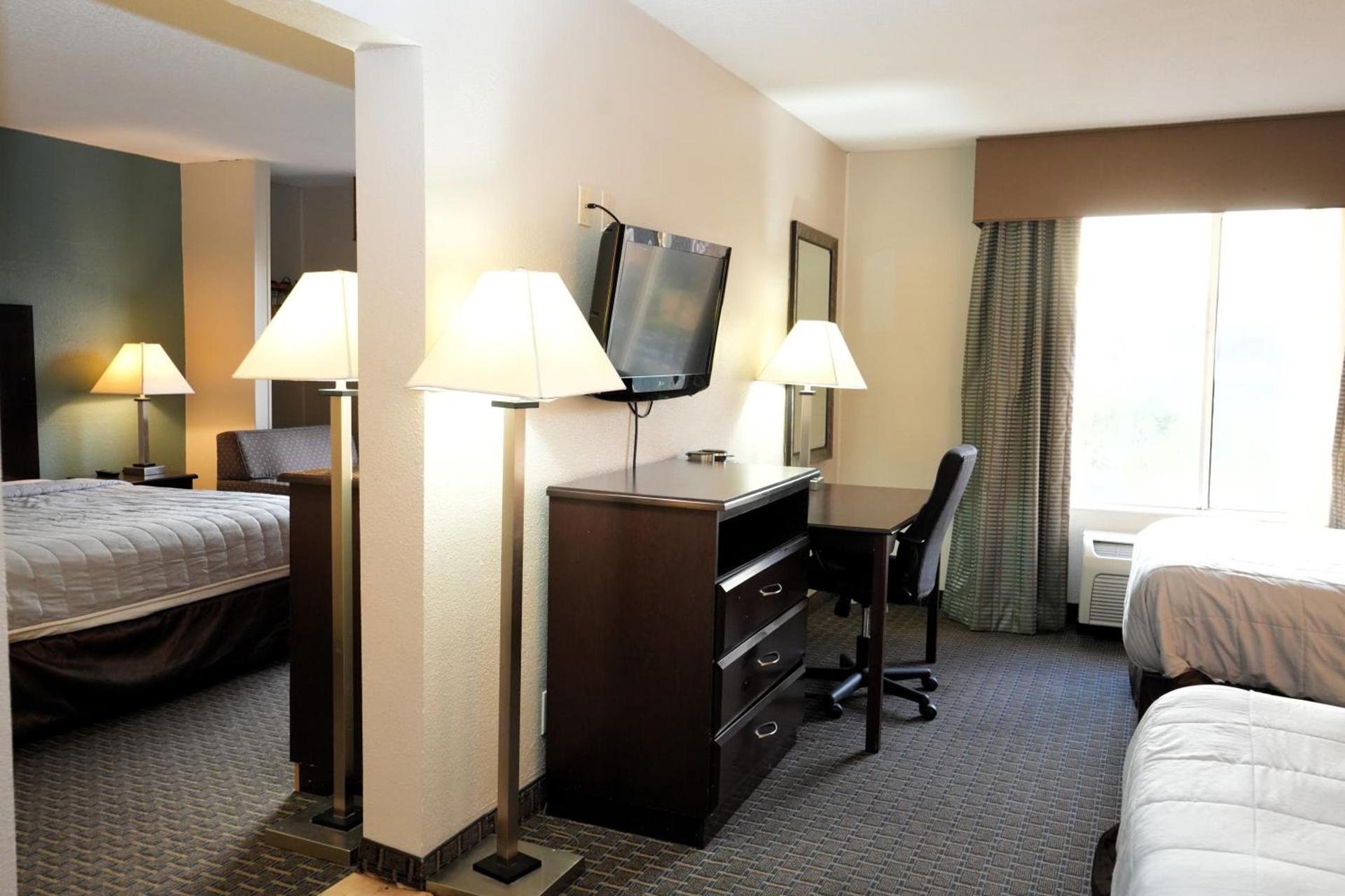 Copley Inn & Suites By OYO Akron OH photo 22