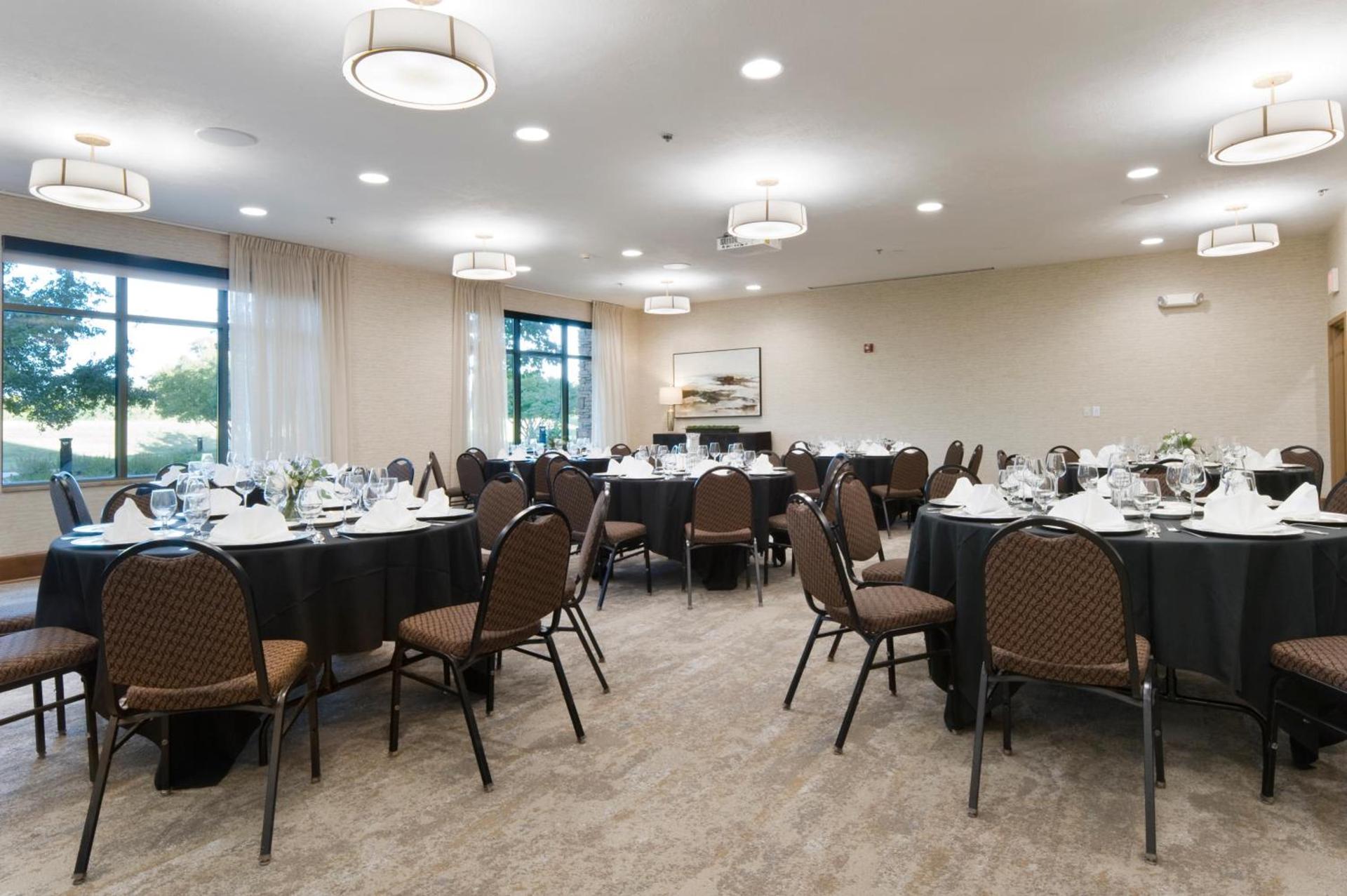 ClubHouse Hotel Sioux Falls photo 30