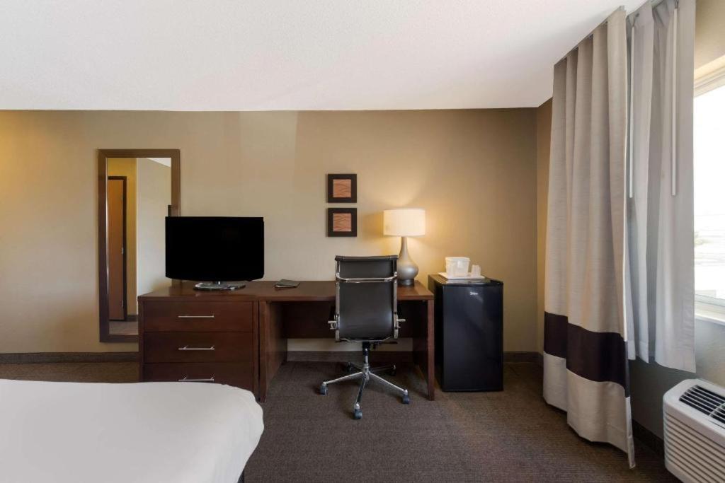 Comfort Inn Wichita East photo 34