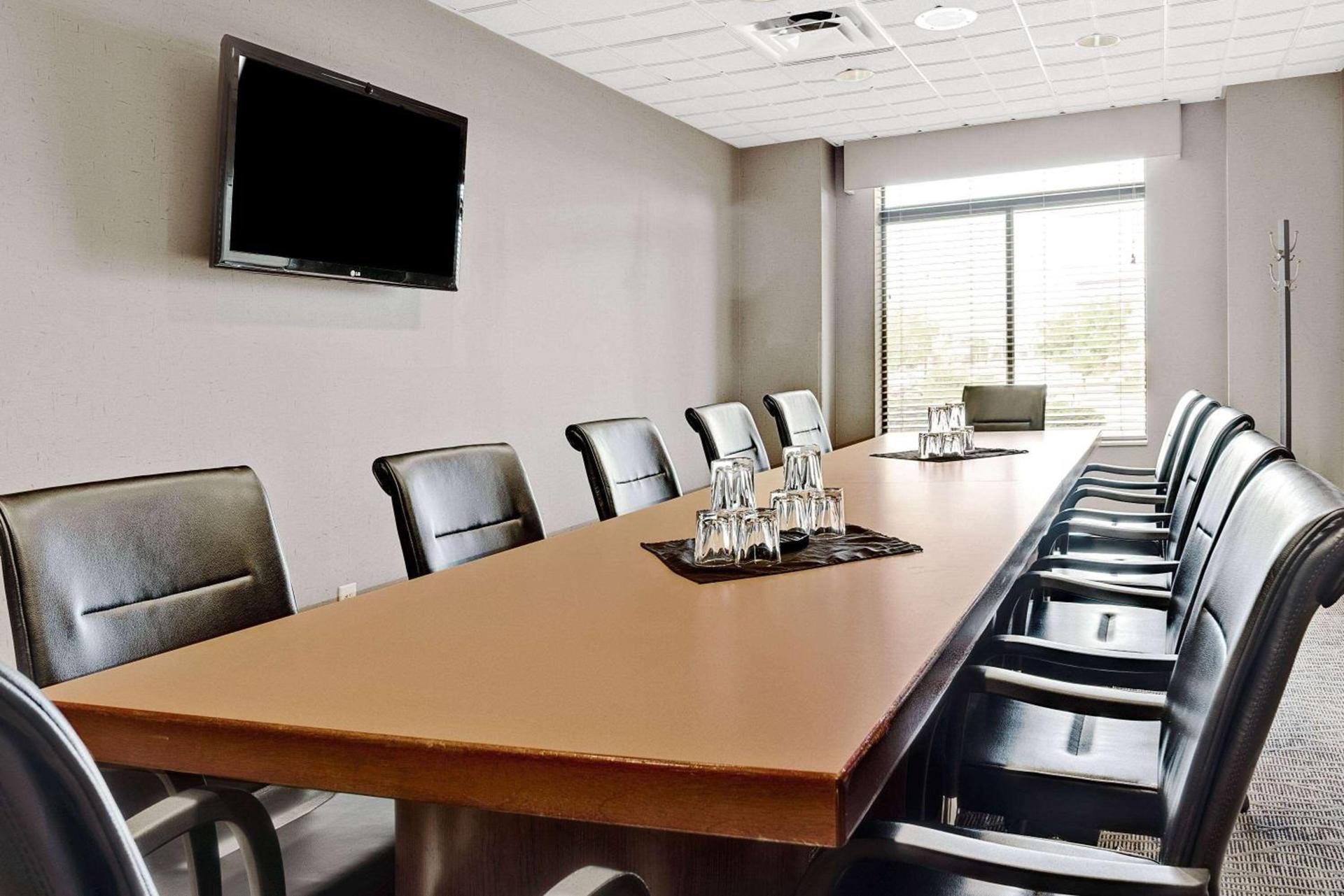 Wingate by Wyndham Fargo photo 11