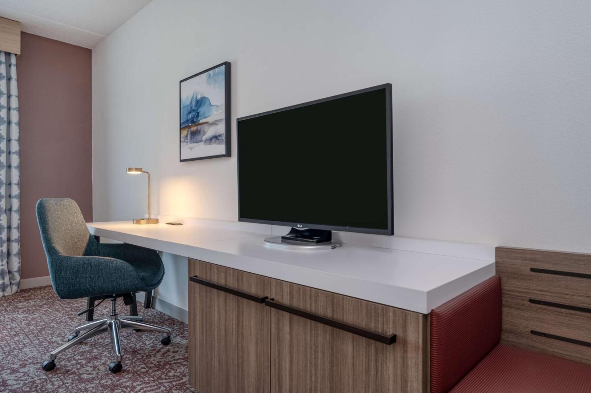 Hilton Garden Inn Clarksburg photo 6