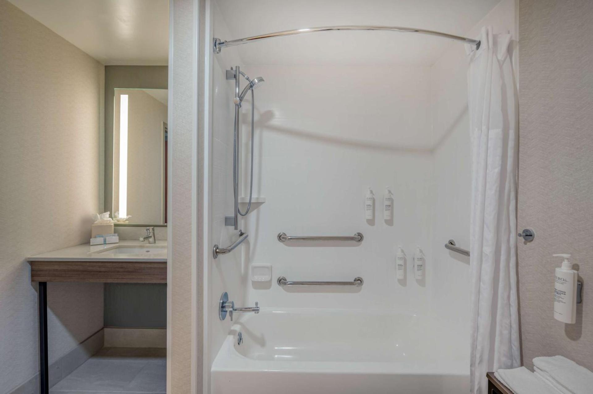 Hilton Garden Inn Clarksburg photo 20