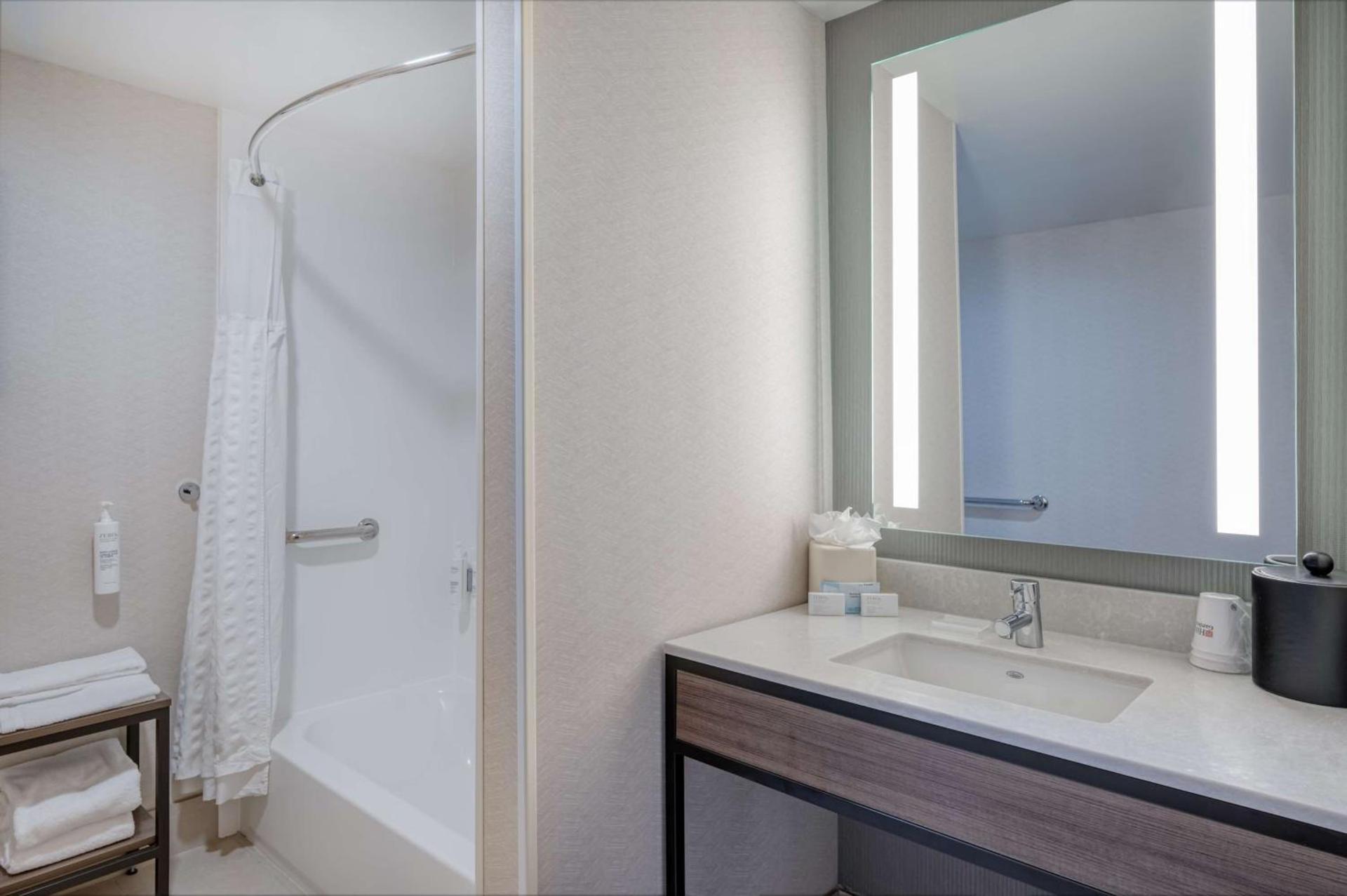 Hilton Garden Inn Clarksburg photo 16