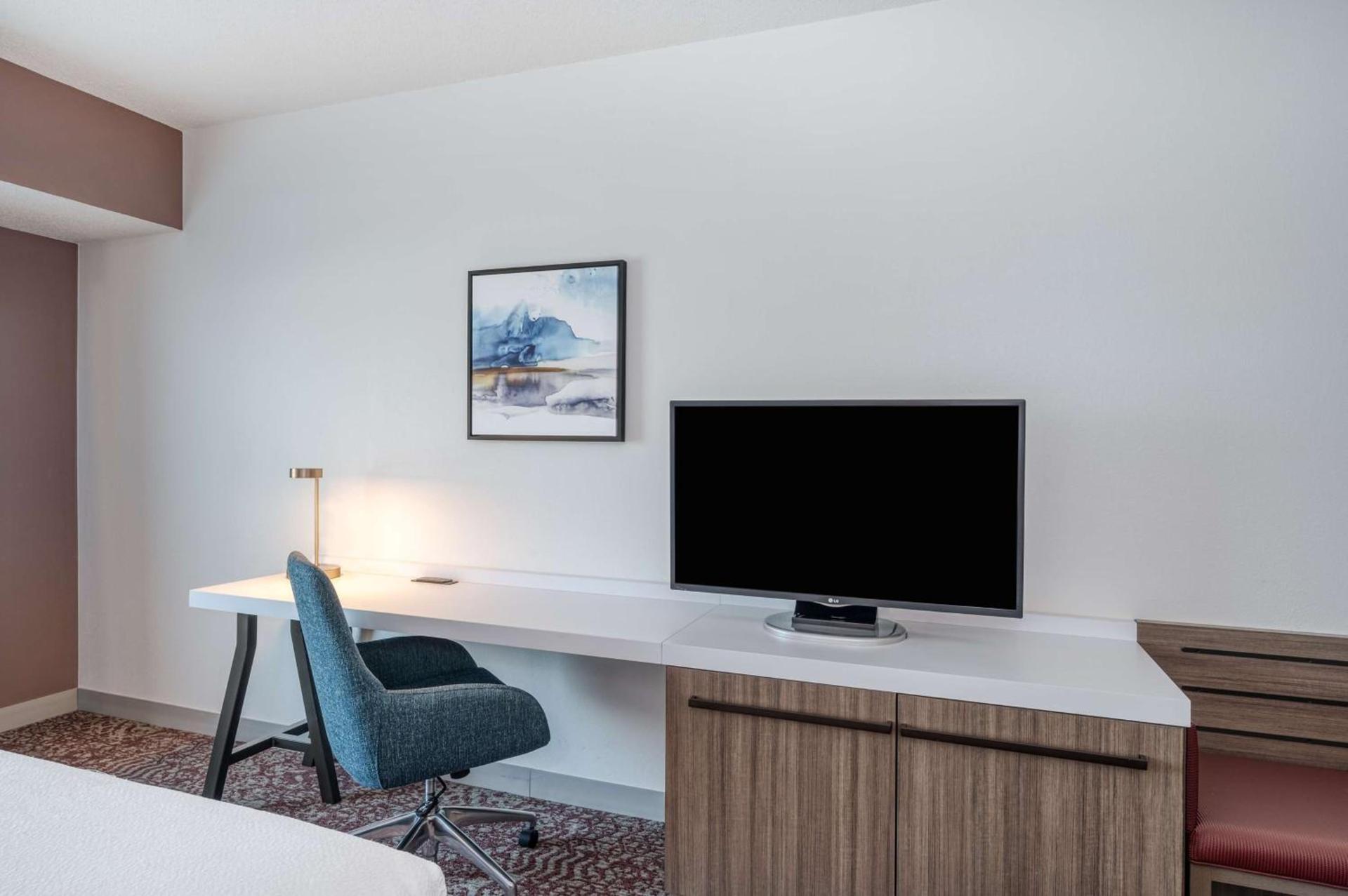Hilton Garden Inn Clarksburg photo 15