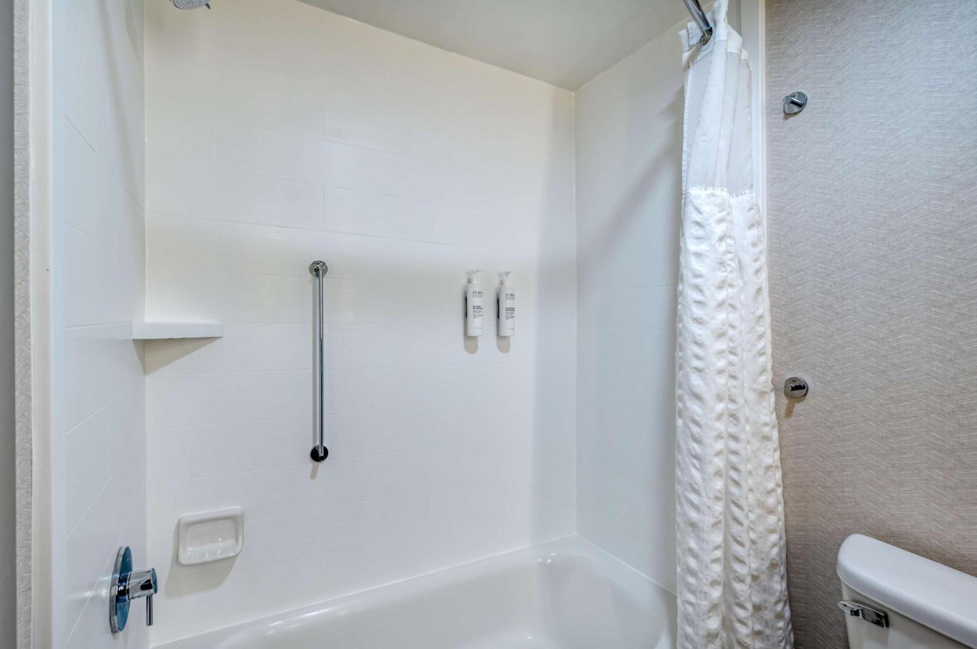 Hilton Garden Inn Clarksburg photo 8