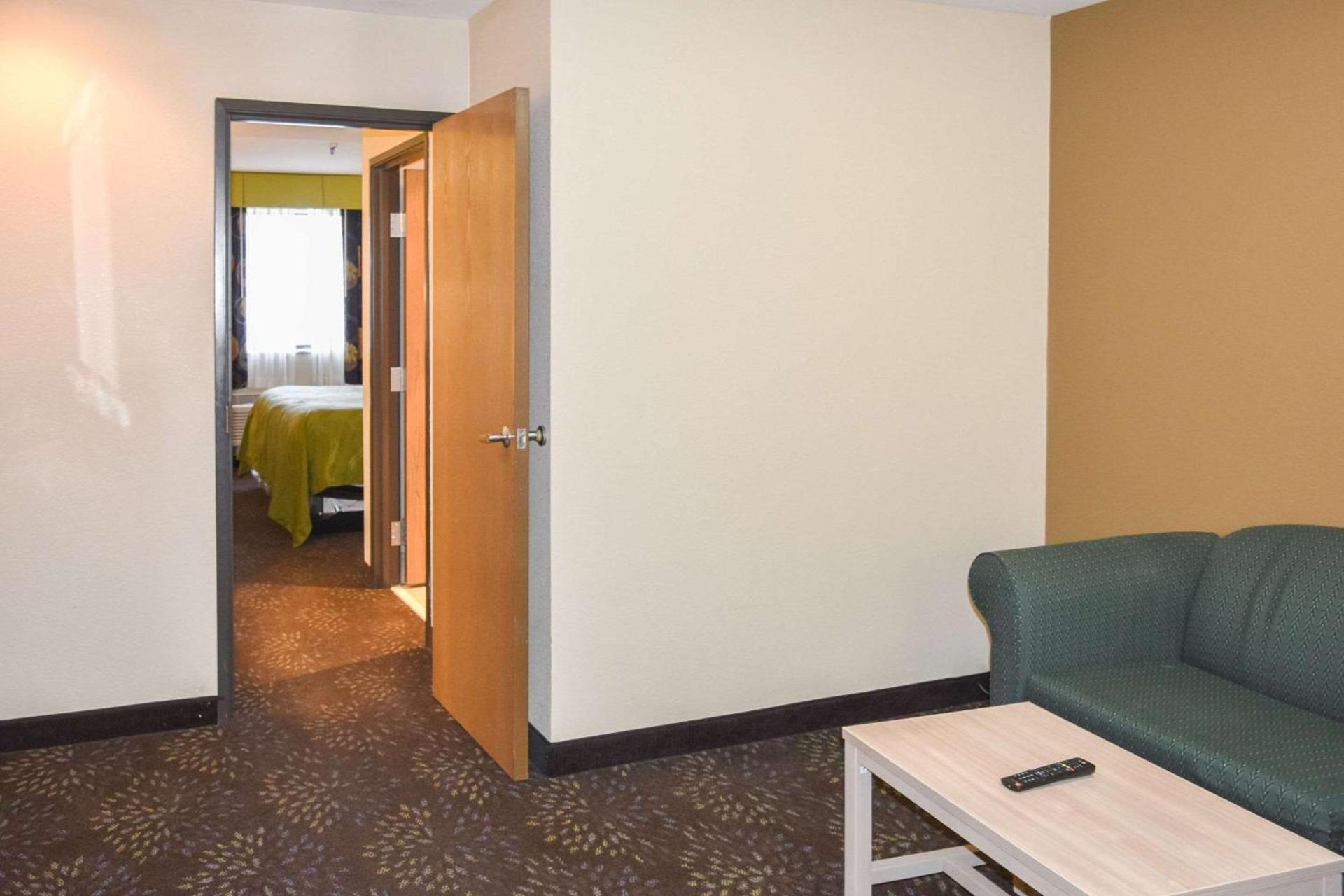 Quality Inn & Suites Brooks Louisville South photo 19