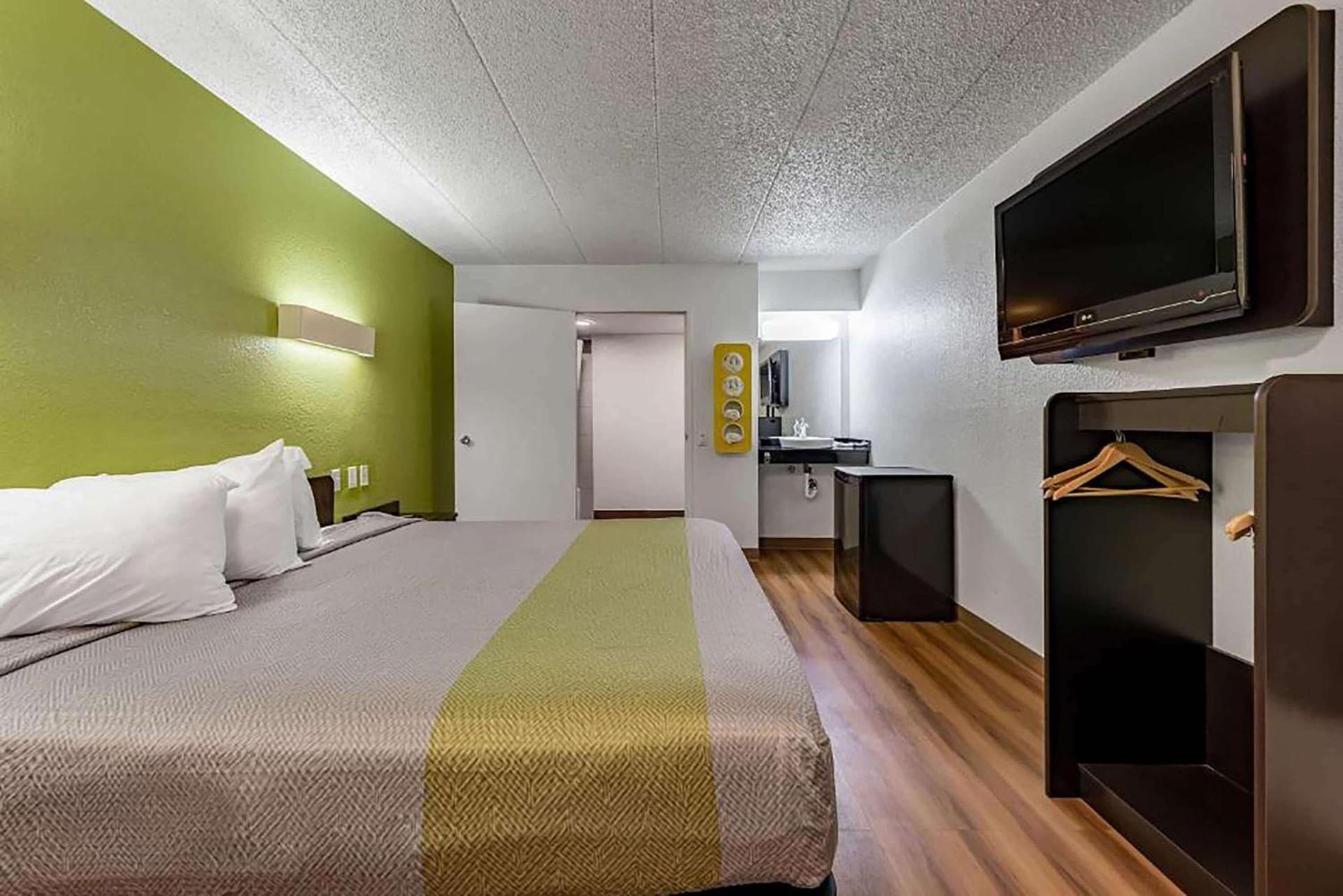 Days Inn by Wyndham Cincinnati I-71 photo 17
