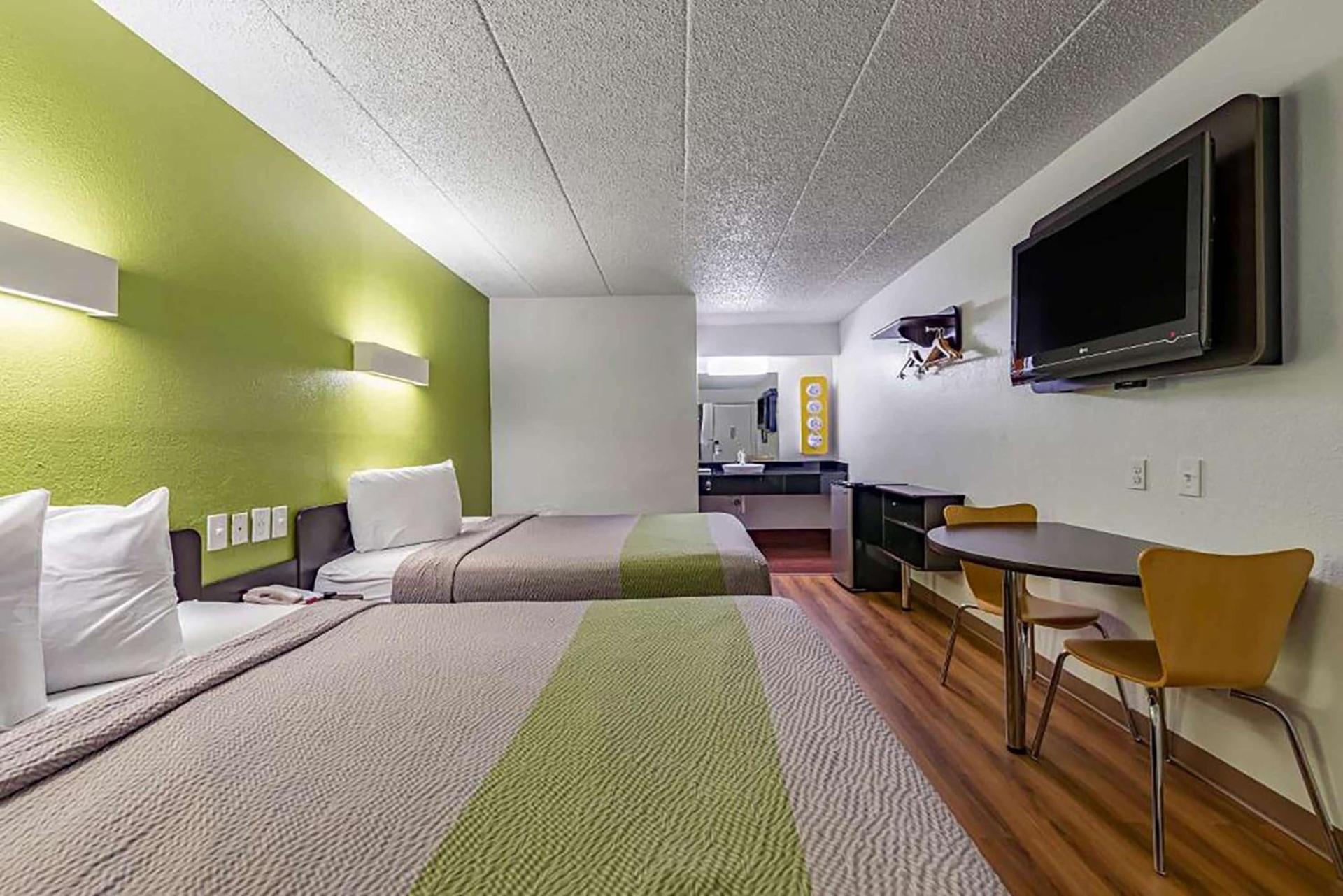 Days Inn by Wyndham Cincinnati I-71 photo 3