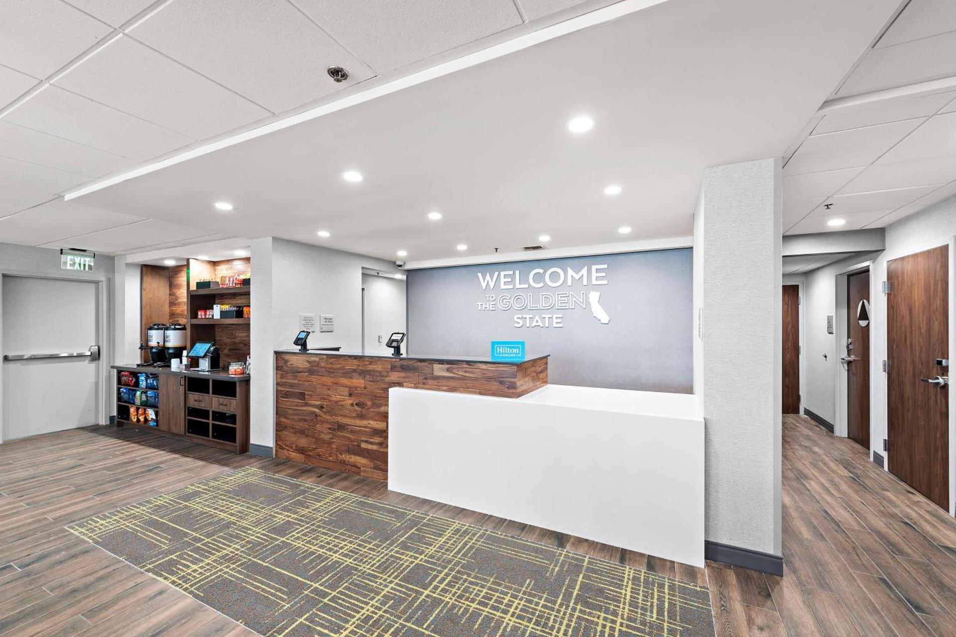 Hampton Inn by Hilton Los Angeles Airport LAX photo 5
