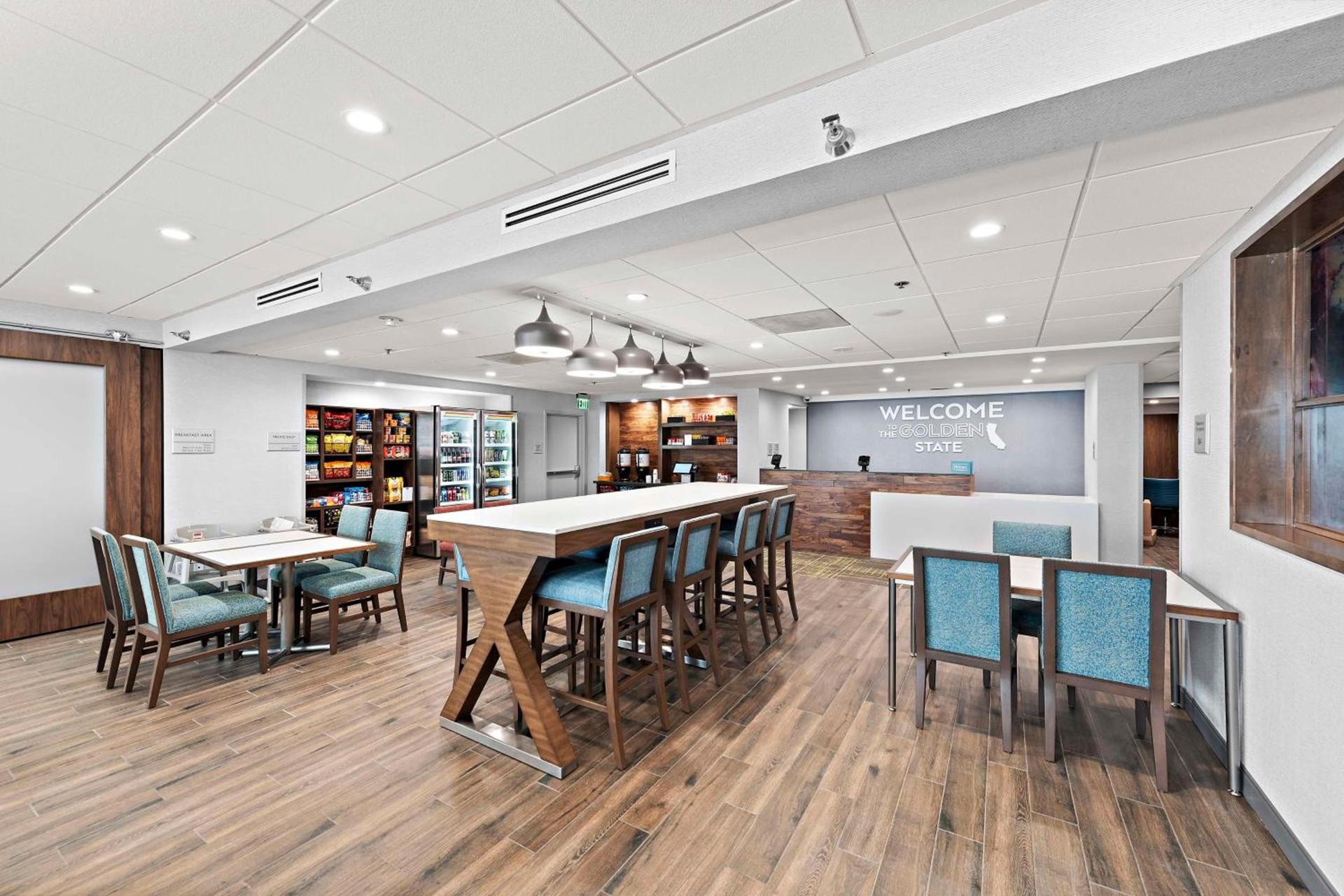 Hampton Inn by Hilton Los Angeles Airport LAX photo 4