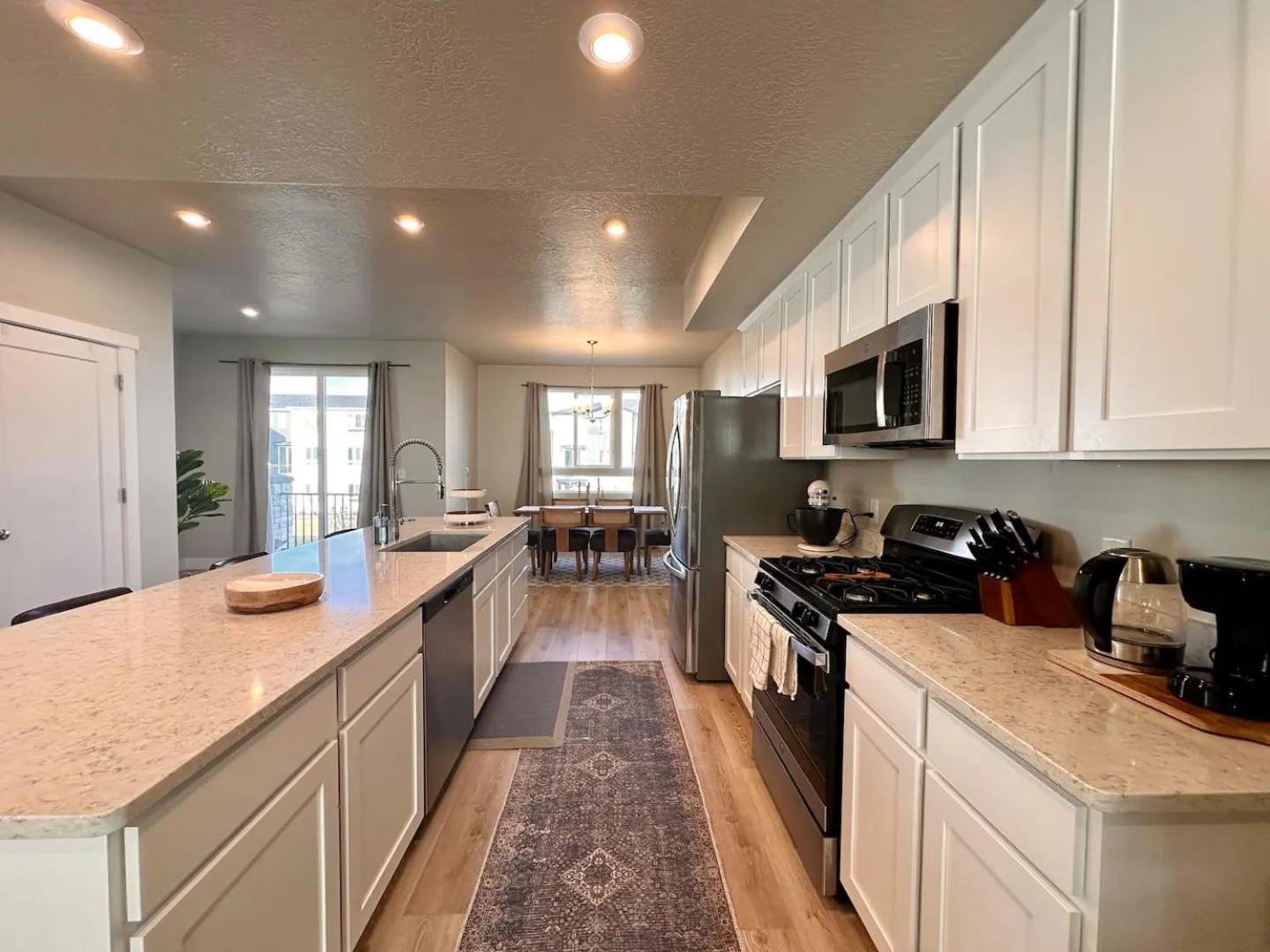 Newly Built Chic Utah Valley Gem l Theo by Stay photo 12