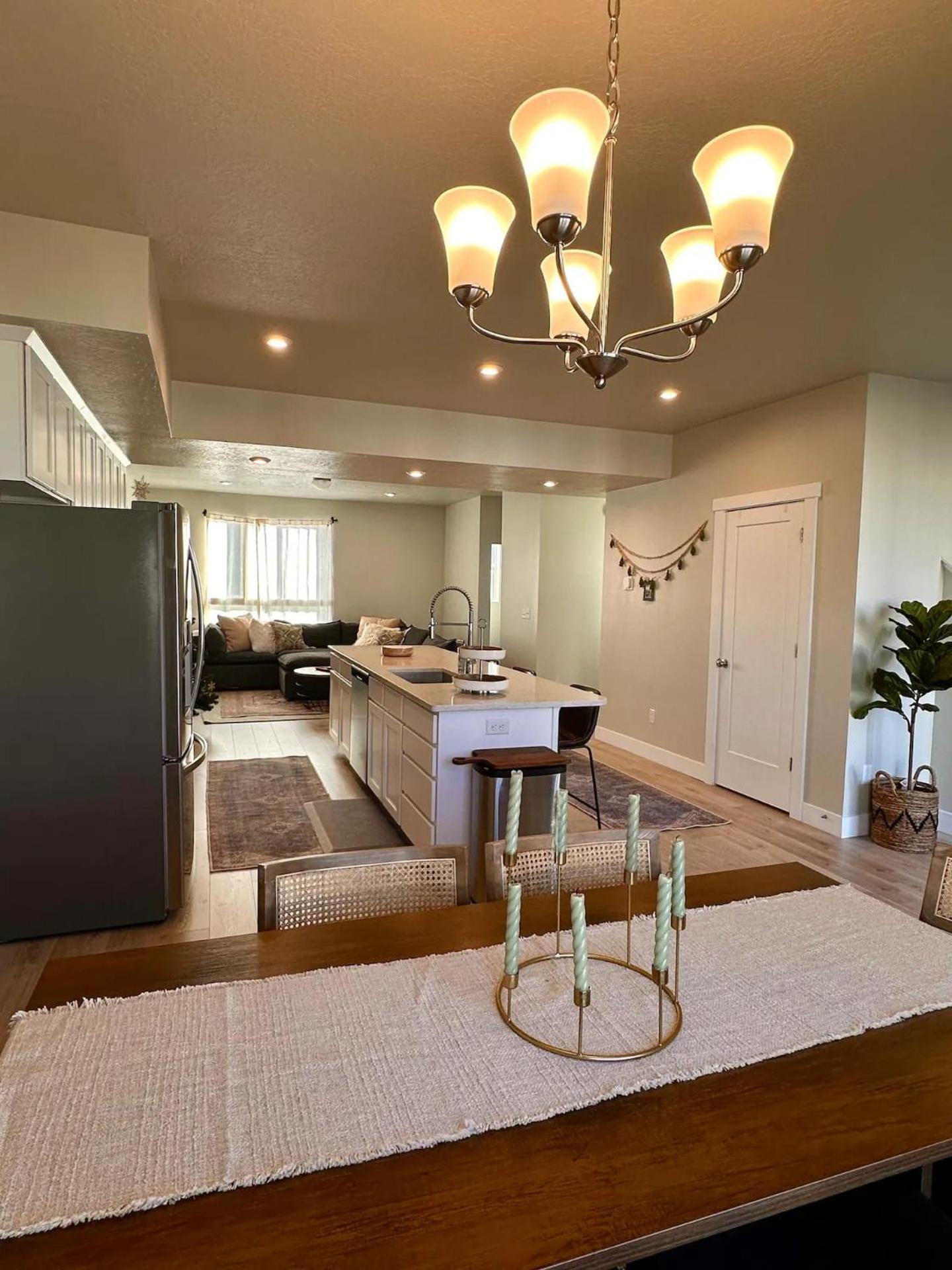 Newly Built Chic Utah Valley Gem l Theo by Stay photo 20