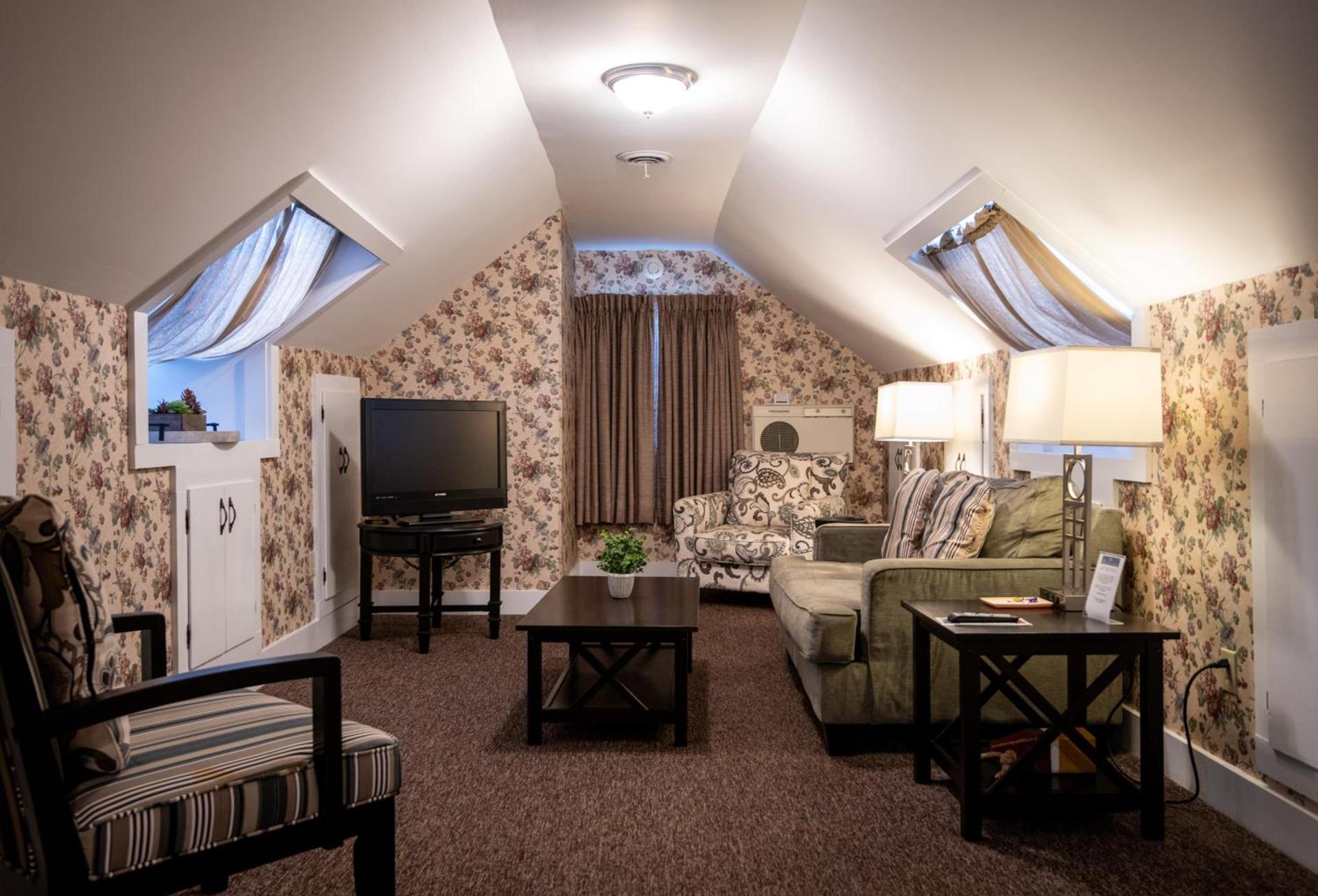 Bar Harbor Manor photo 46