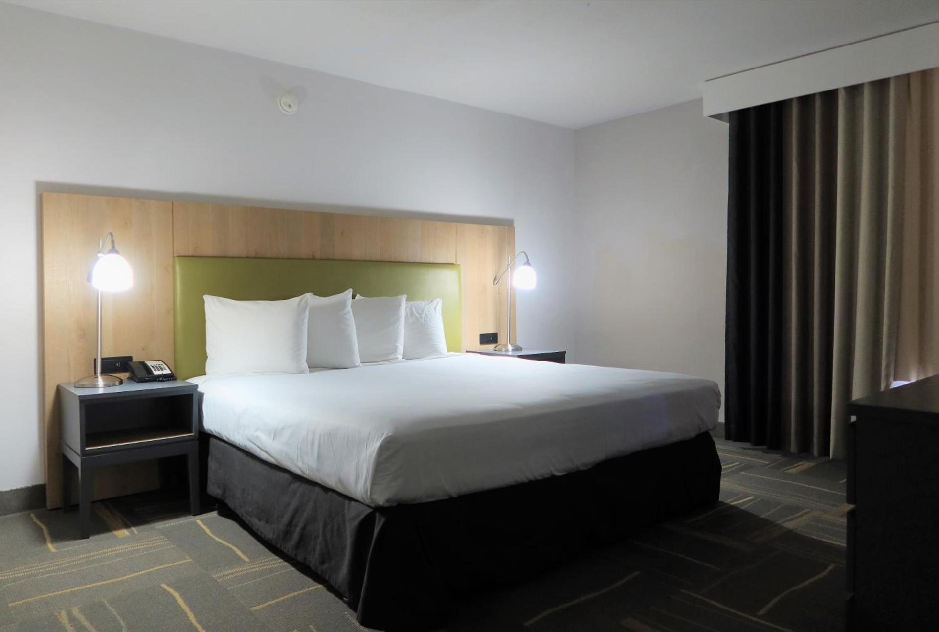 GreenTree Inn & Suites Phoenix Sky Harbor photo 35