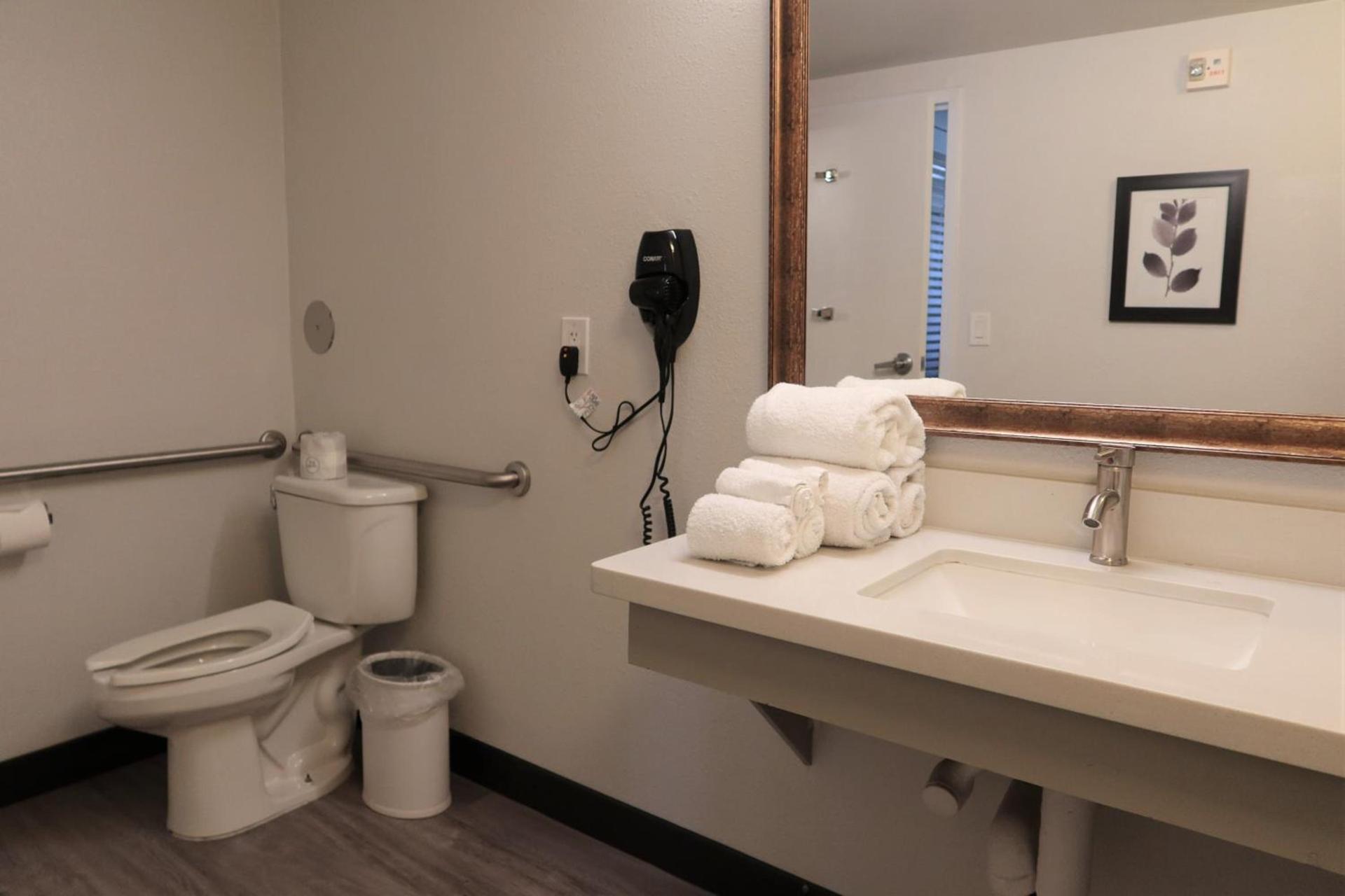 GreenTree Inn & Suites Phoenix Sky Harbor photo 33