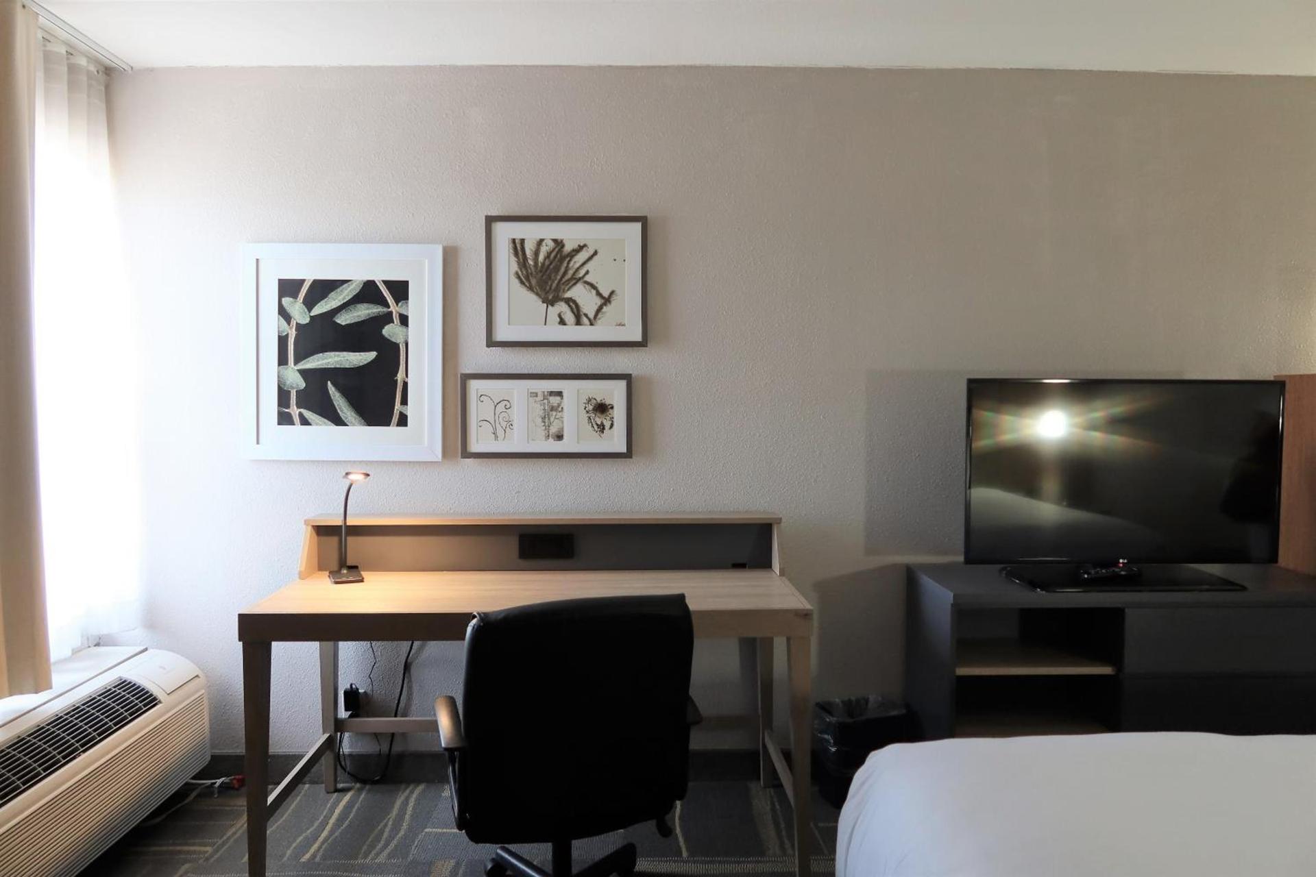 GreenTree Inn & Suites Phoenix Sky Harbor photo 34
