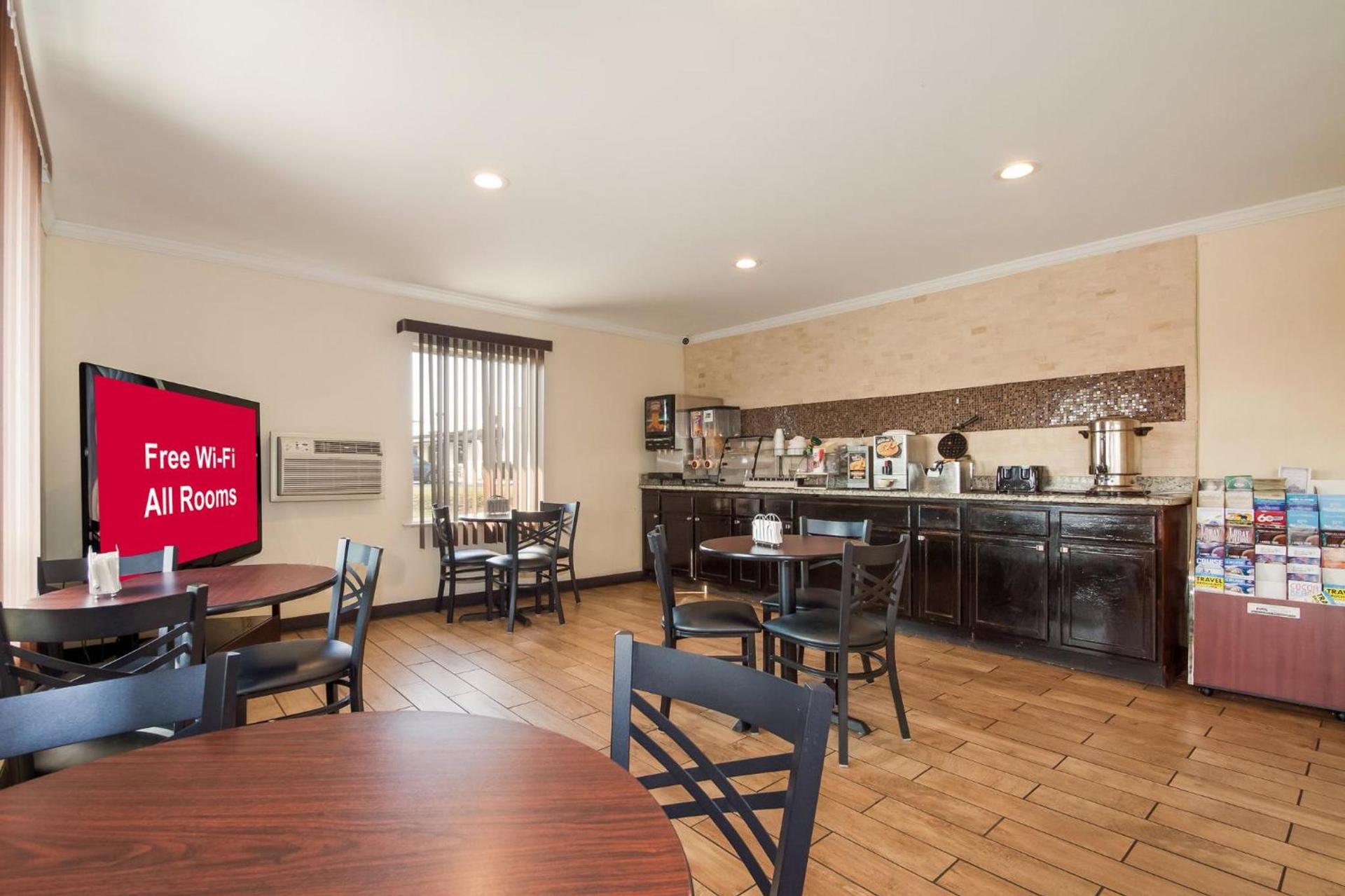Red Roof Inn Santee photo 17