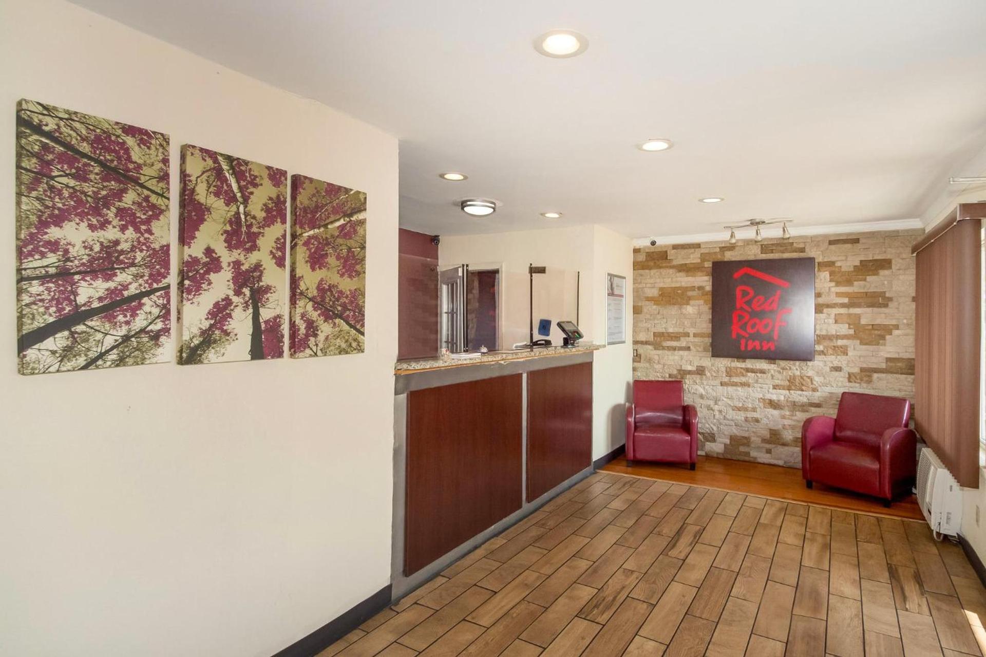 Red Roof Inn Santee photo 19