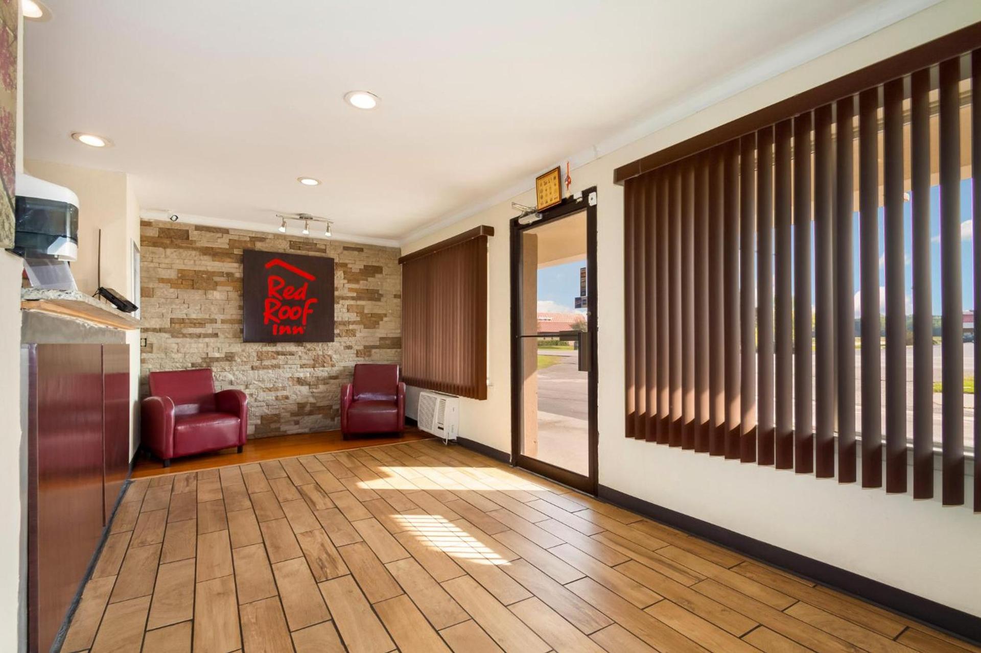 Red Roof Inn Santee photo 20