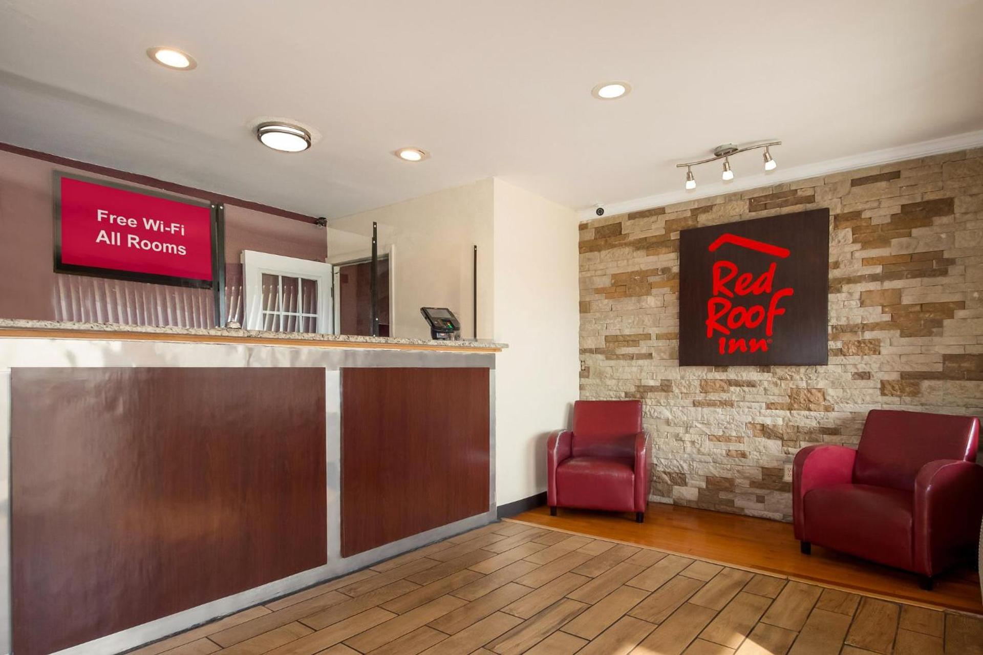 Red Roof Inn Santee photo 18